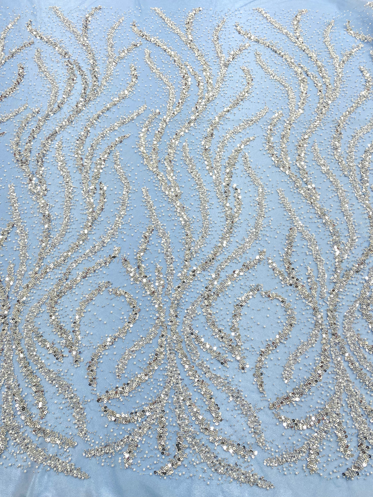 Dantela Couture Argintie pe Tulle Bleu cu Perle, Margele si Paiete