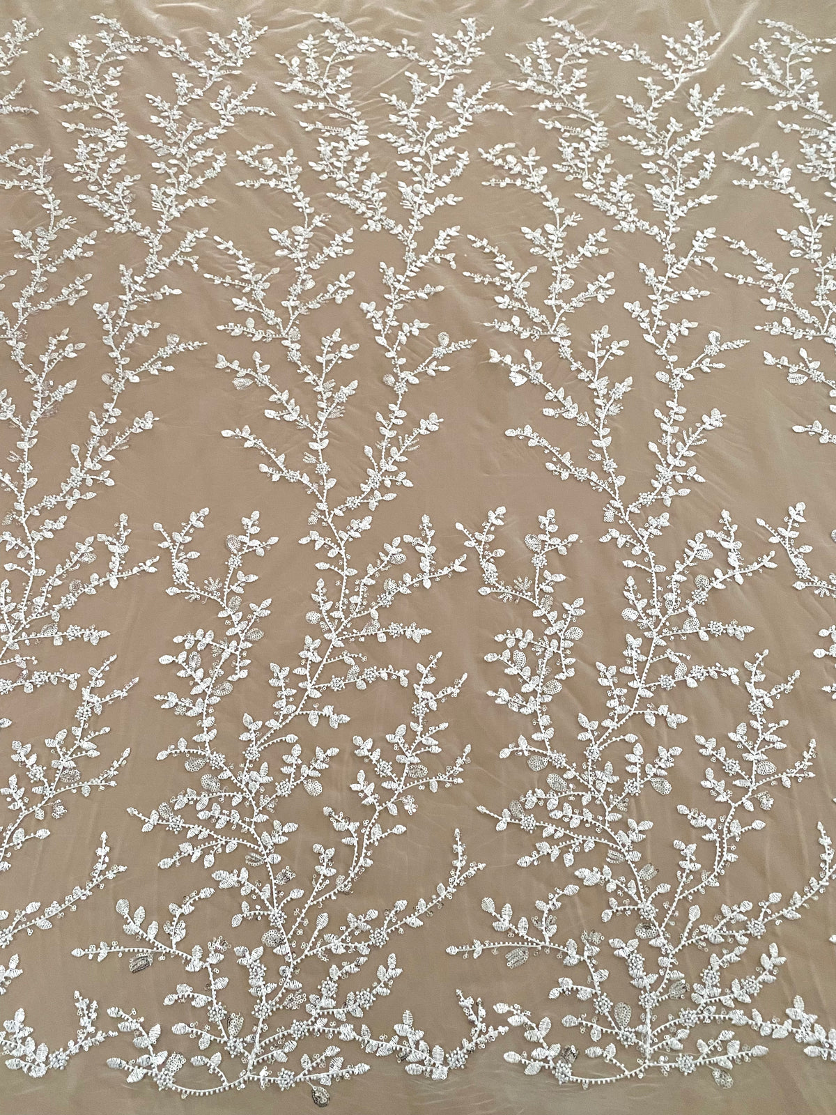 Dantela Couture Ivory virágmintás, gyöngyökkel és flitterekkel