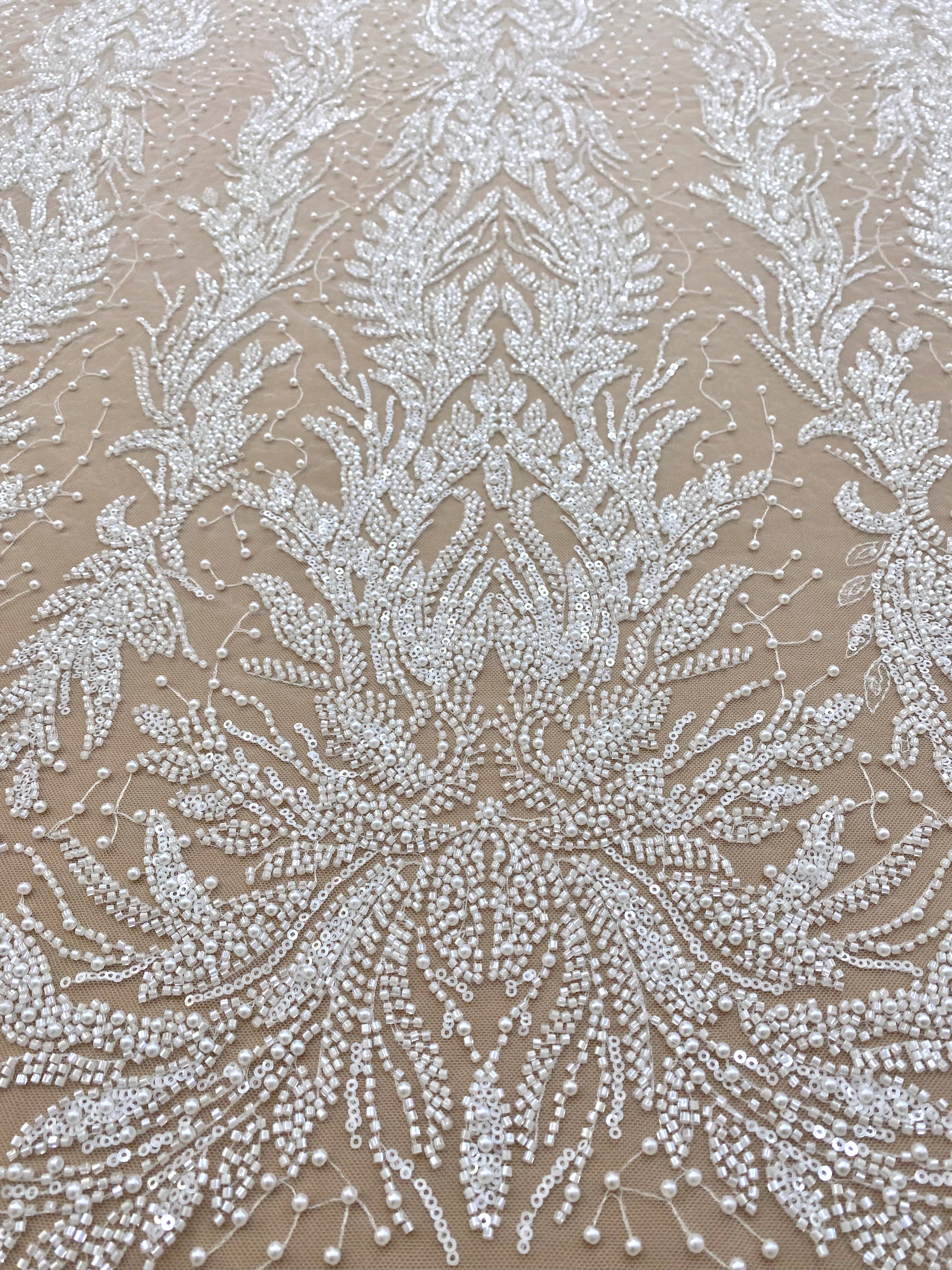 Dantela Couture Ivory cu Model Simetric, cu Perle, Margele si Paiete