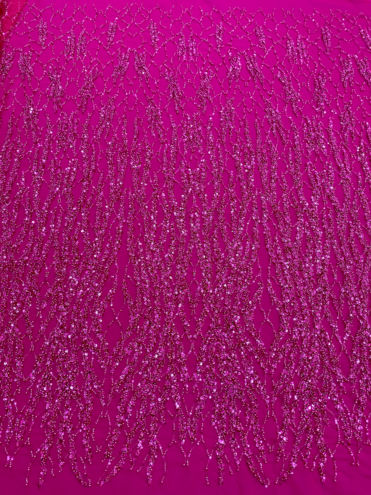 Dantela Couture Fucsia gyöngysorokkal, gyöngyökkel és flitterekkel