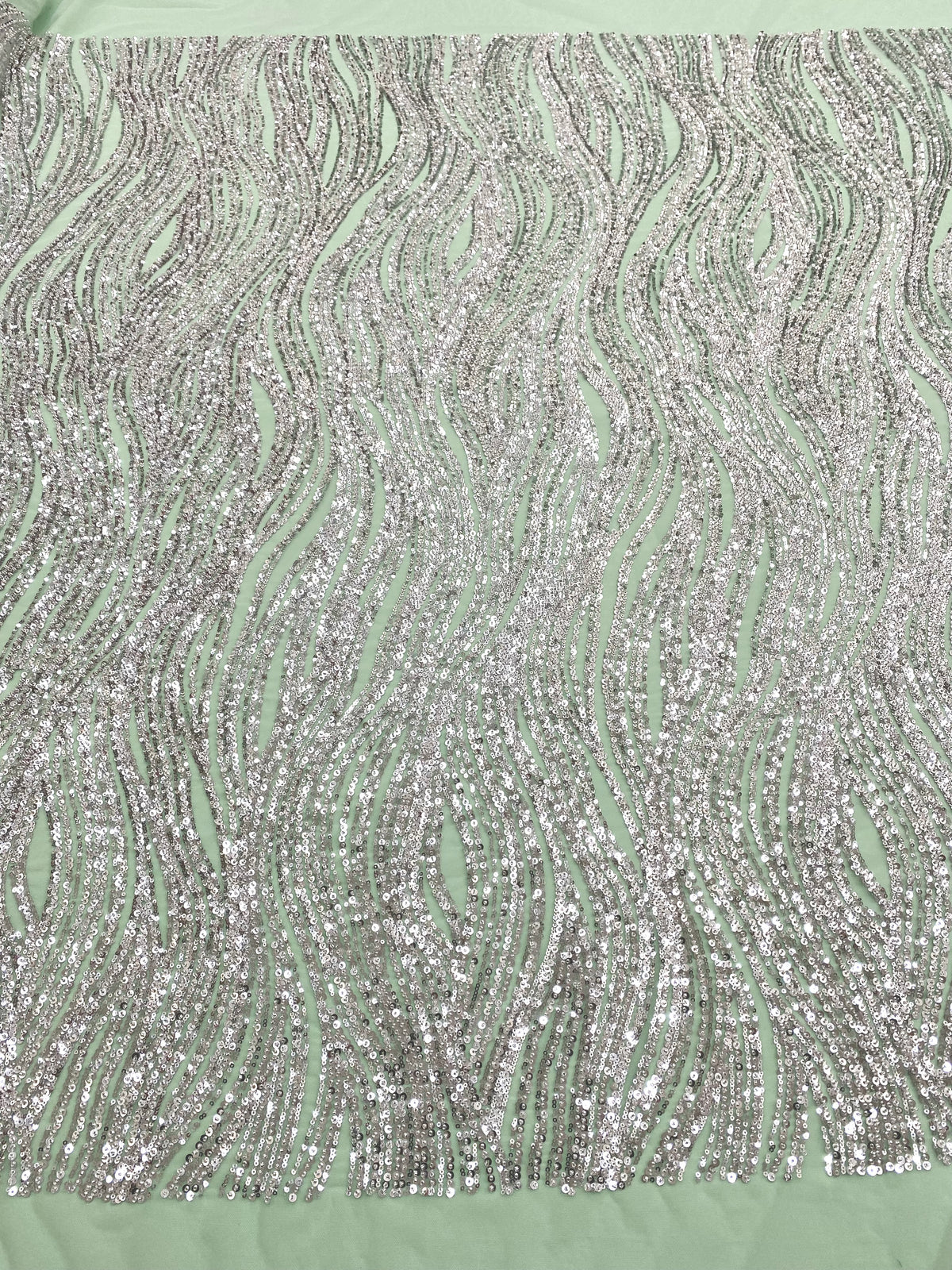 Dantela Couture Argintie pe Tulle Verde Menta cu Model Liniar, cu Margele si Paiete