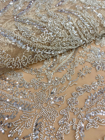 Csipke Couture ezüst tüll nude alapon, virágmintával, gyöngyökkel és flitterekkel