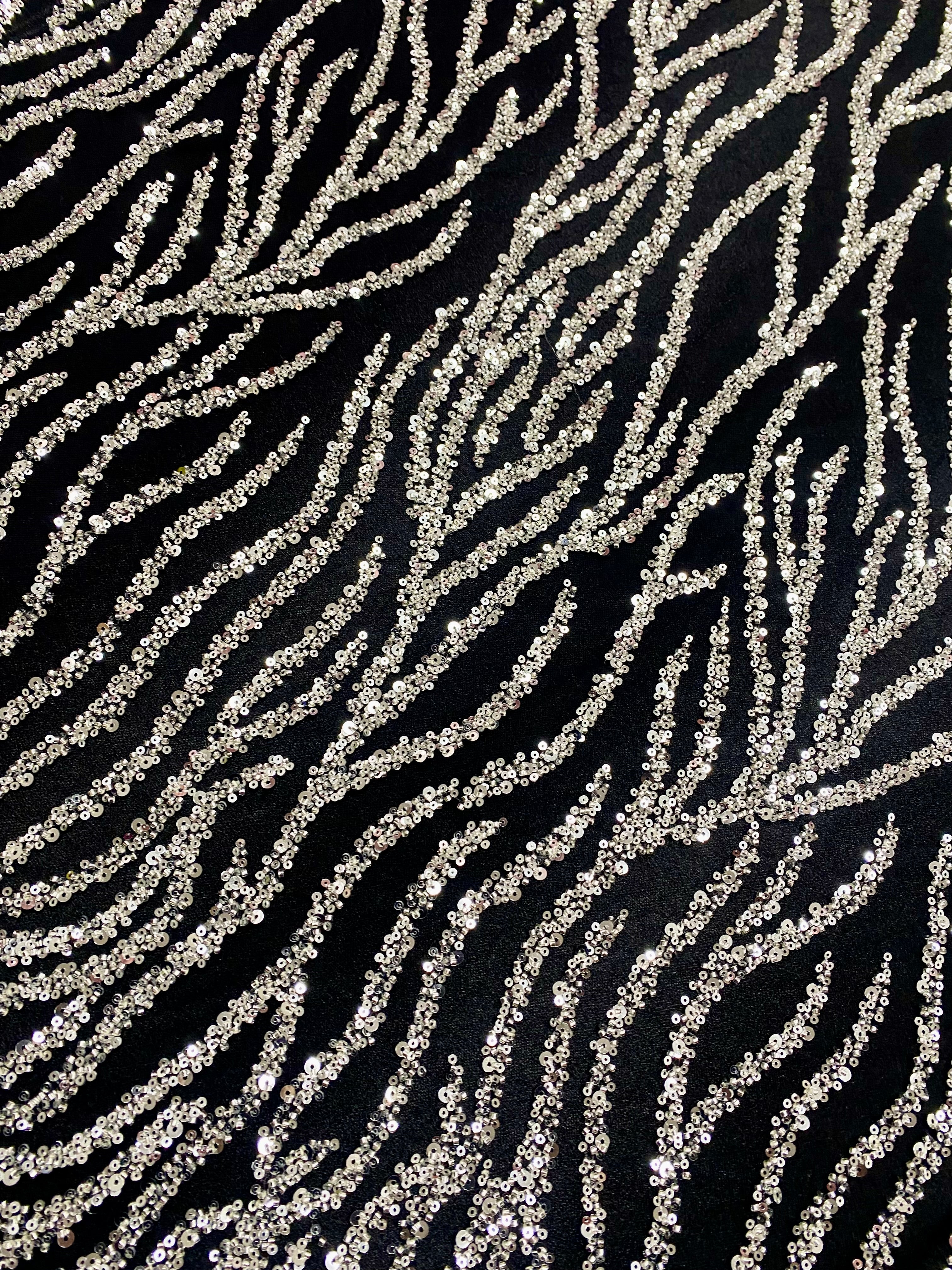 Dantela Couture Argintie pe Tulle Negru cu Siraguri, cu Margele si Paiete