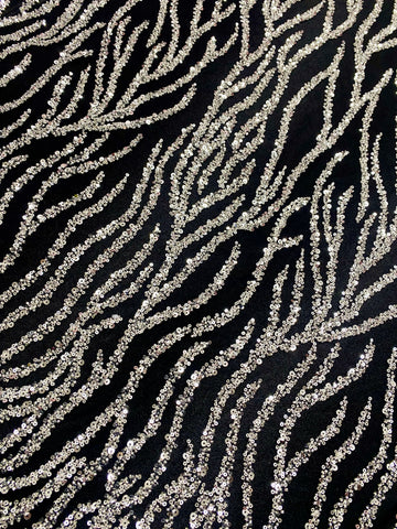 Dantela Couture Argintie pe Tulle Negru cu Siraguri, cu Margele si Paiete