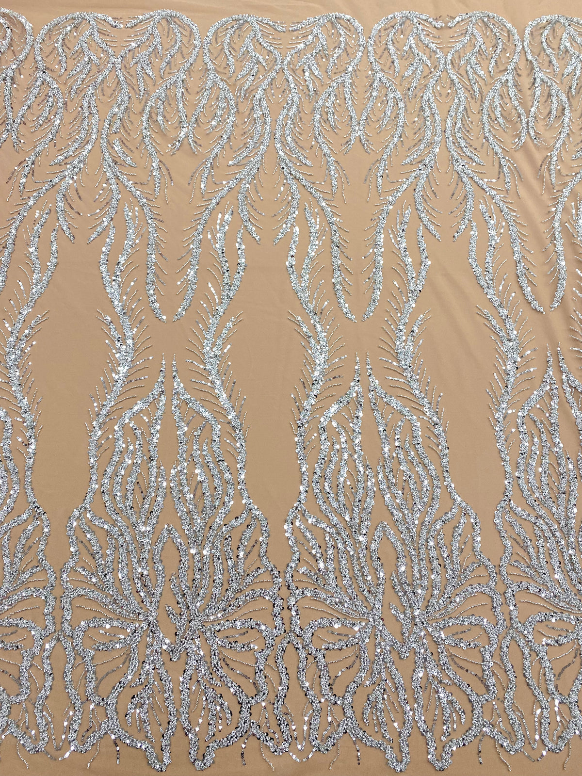 Csipke Couture ezüst tüll nude panellel, gyöngyökkel és flitterekkel