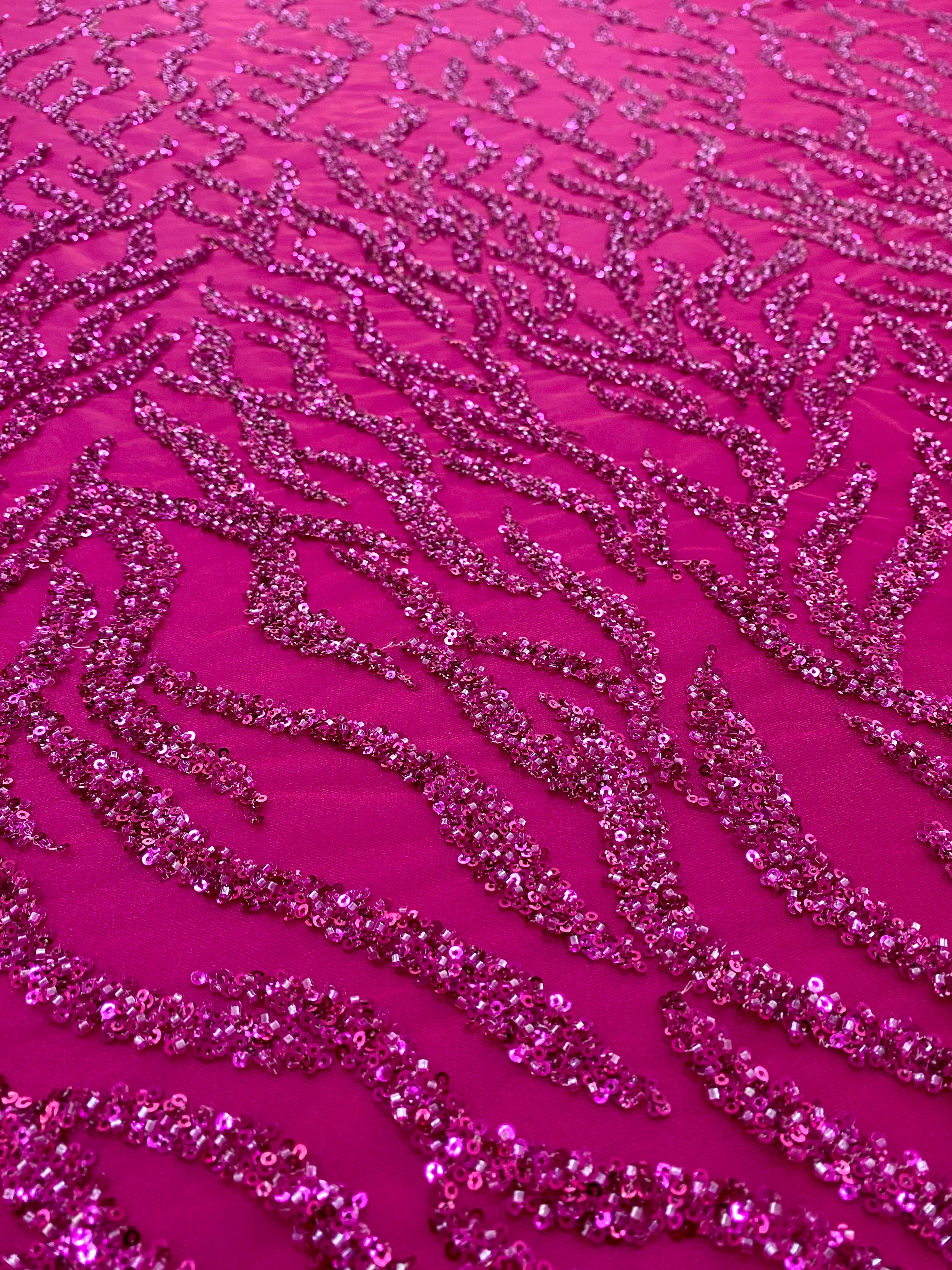 Dantela Couture Fucsia gyöngyökkel és flitterekkel, szálakkal