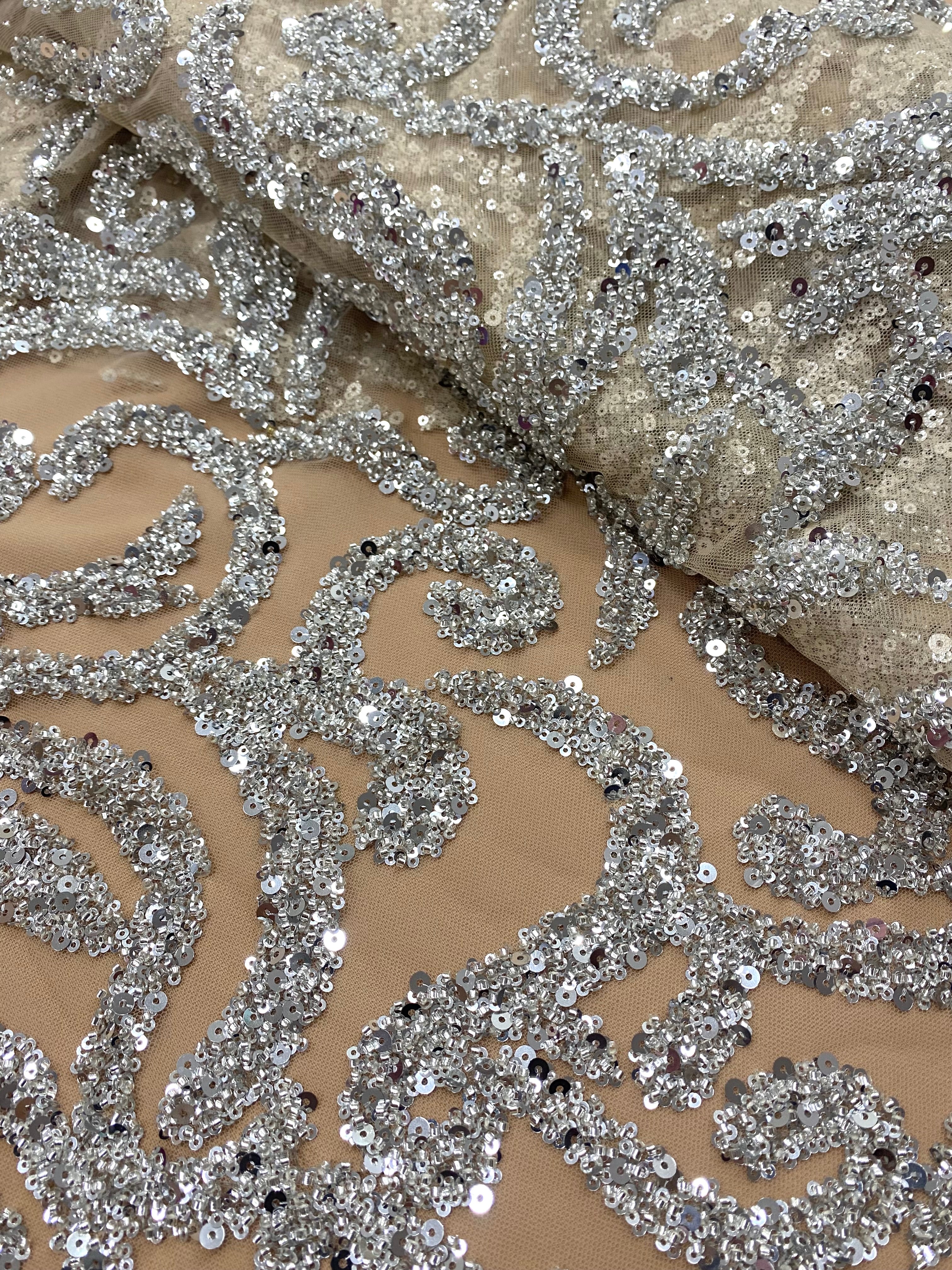 Csipke Couture ezüst tüll nude alapon gyöngyökkel és flitterekkel