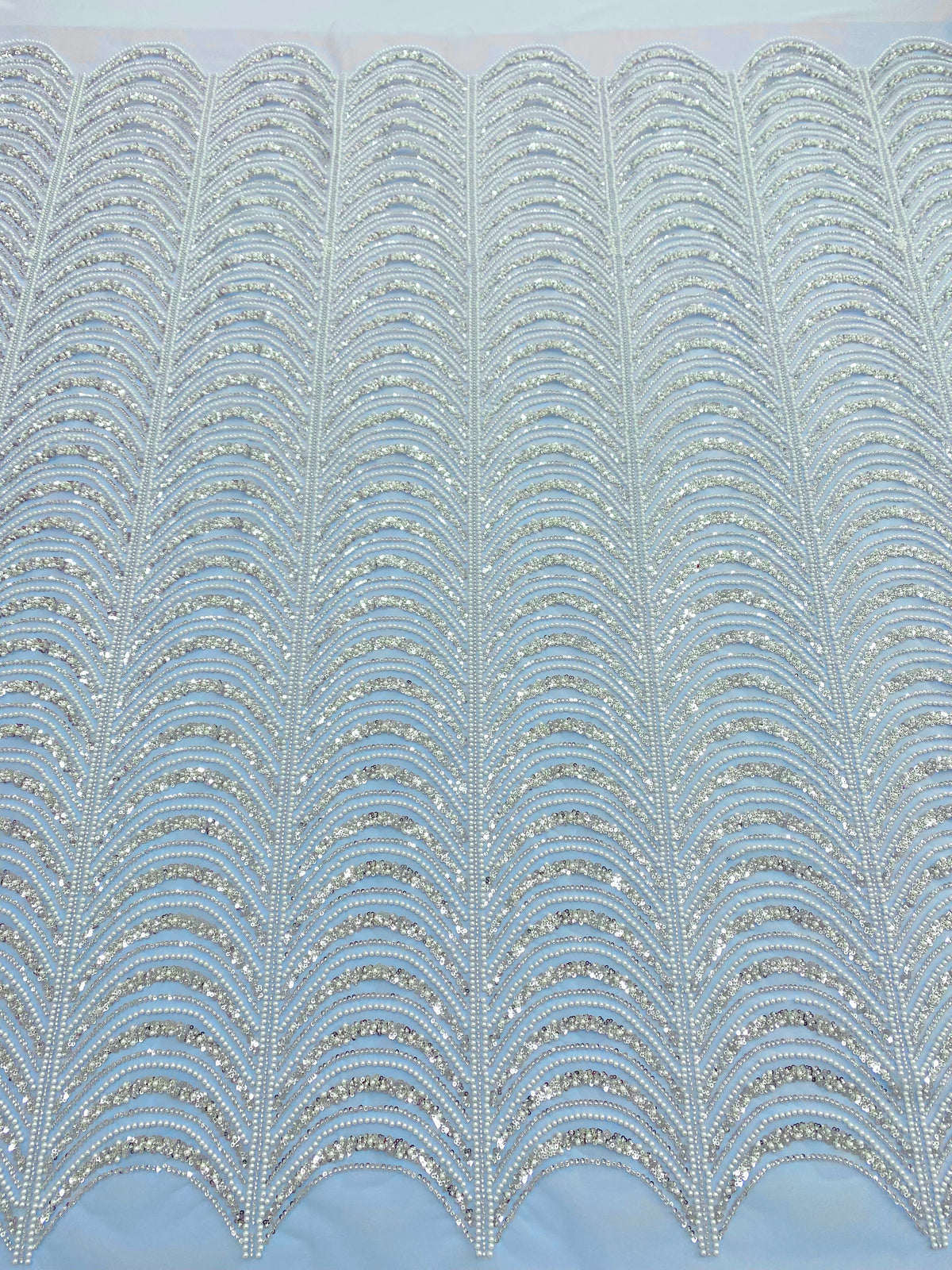 Dantela Couture Argintie pe Tulle Bleu cu Model Geometric, cu Perle, Margele si Paiete