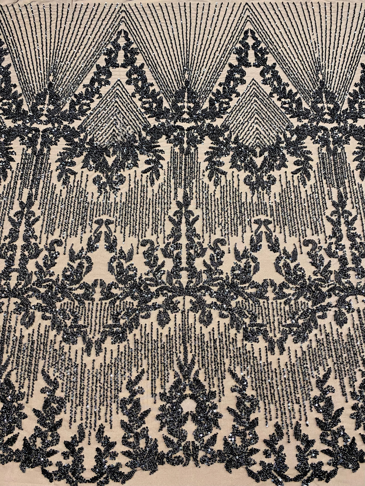 Dantela Couture Neagra cu Model Geometric, cu Perle, Margele si Paiete