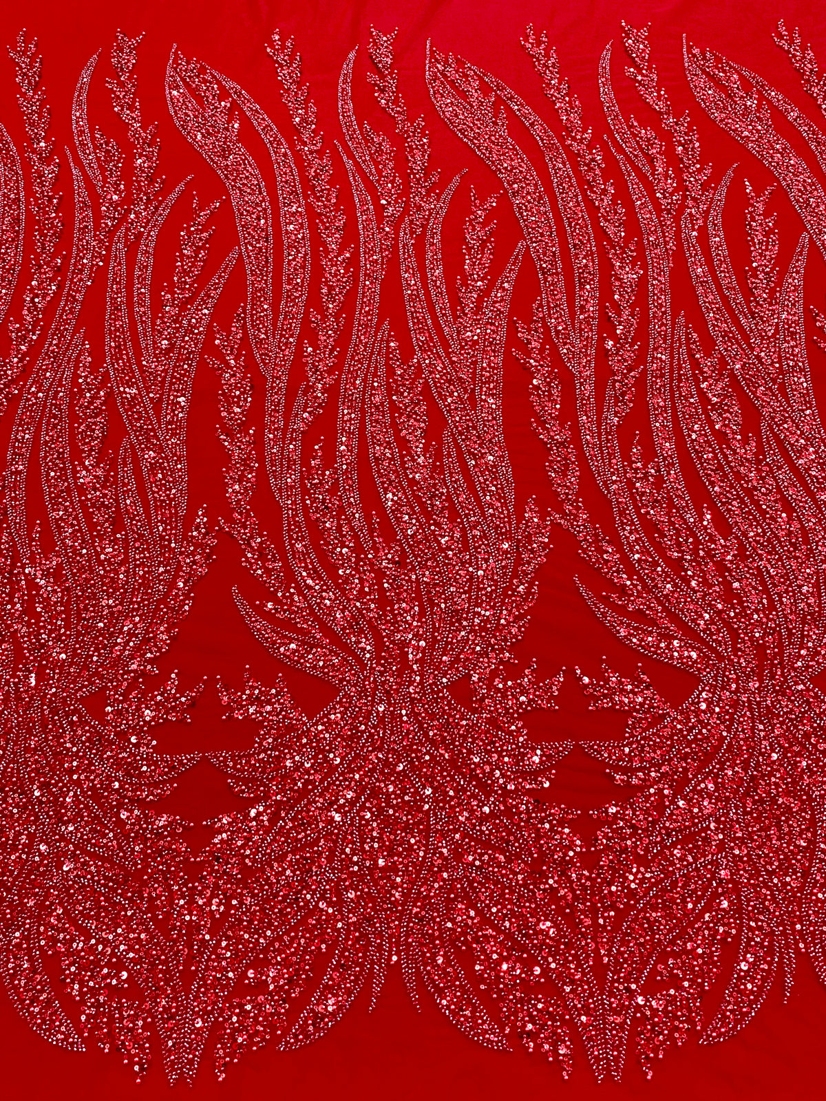 Piros Couture csipke geometriai mintával, gyöngyökkel, gyöngyöcskékkel és flitterekkel