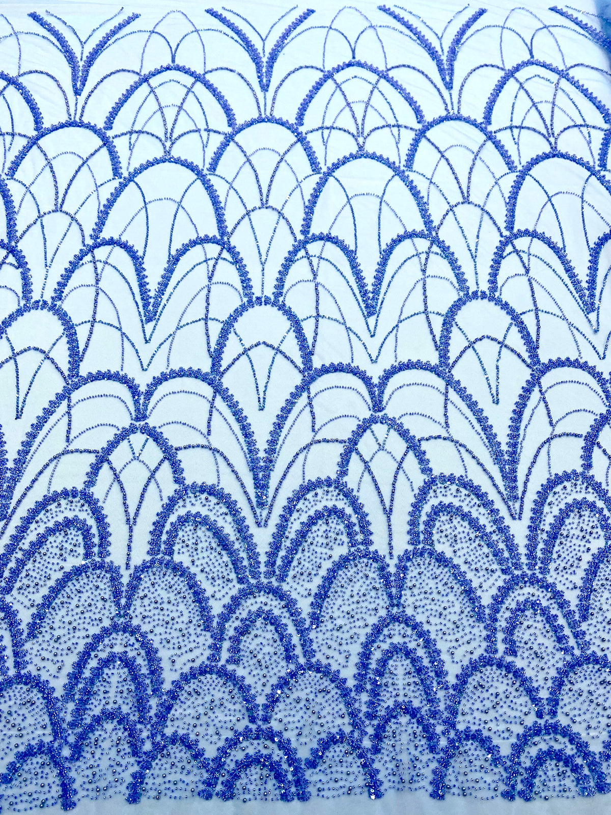 Dantela Couture Égkék Geometriai Mintával, Gyöngyökkel, Gyöngyöcskékkel és Flitterekkel
