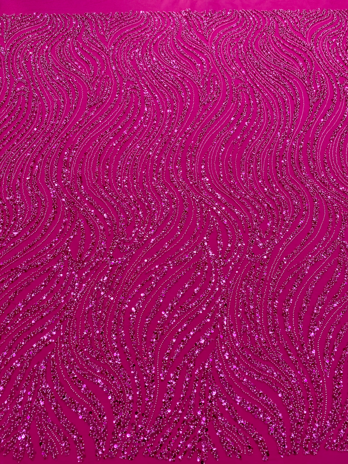 Dantela Couture Fucsia lineáris mintával, gyöngyökkel és flitterekkel