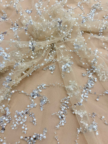 Dantela Couture Argintie pe Tulle Nude, cu Perle, Margele si Paiete
