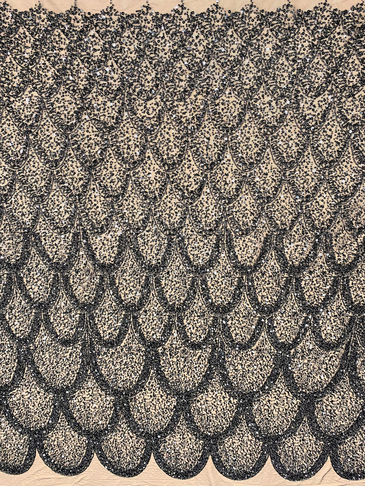 Dantela Couture Neagra cu Model Geometric, cu Perle, Margele si Paiete