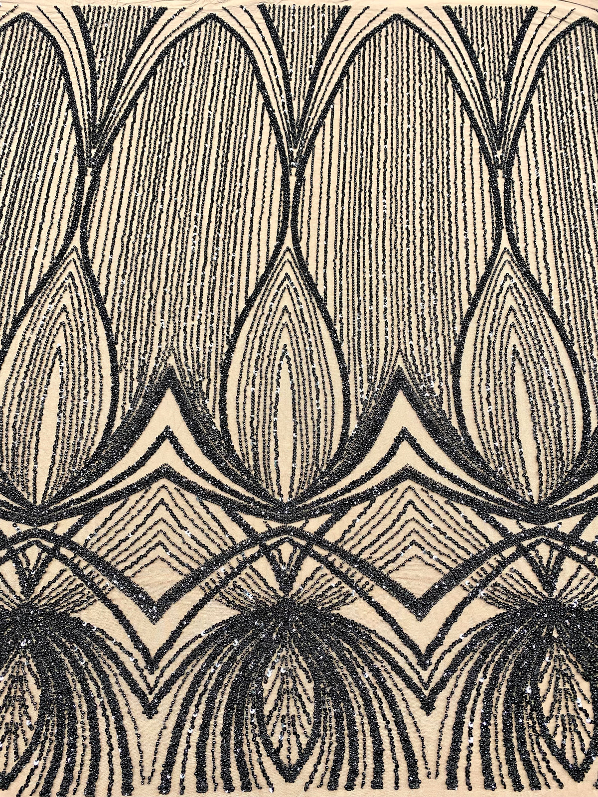 Dantela Couture Neagra cu Model Geometric, cu Perle, Margele si Paiete