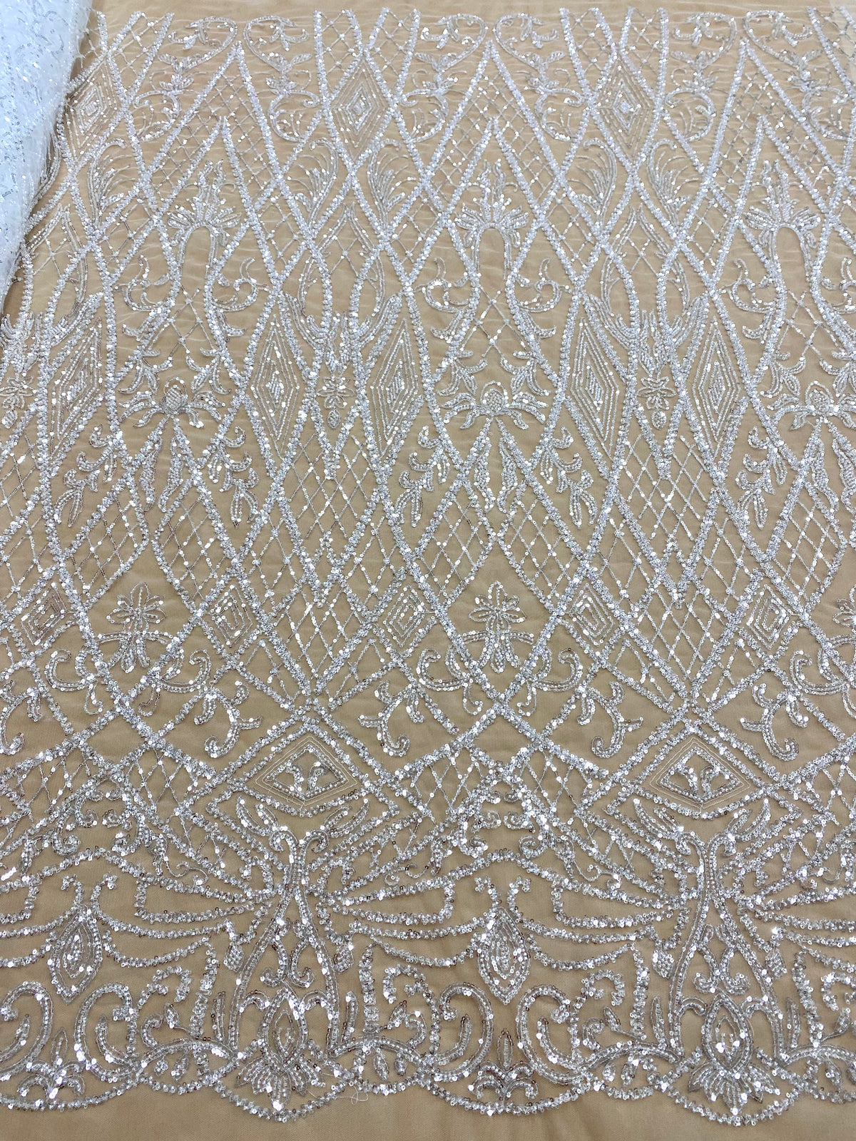 Dantela Couture Diamond Geometriai Modell, Gyöngyökkel és Flitterekkel