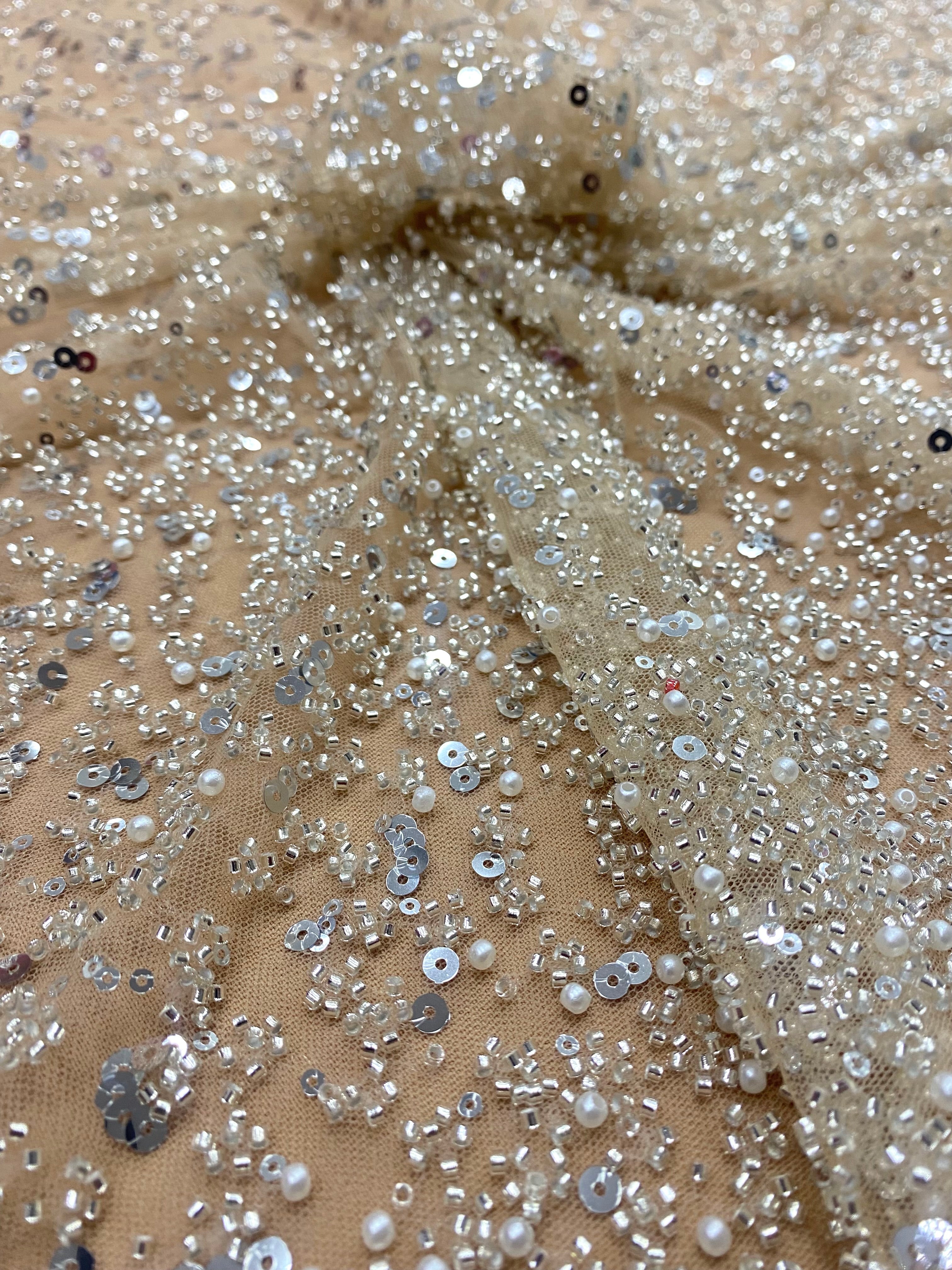 Dantela Couture Argintie pe Tulle Nude in Degrade, cu Perle, Margele si Paiete