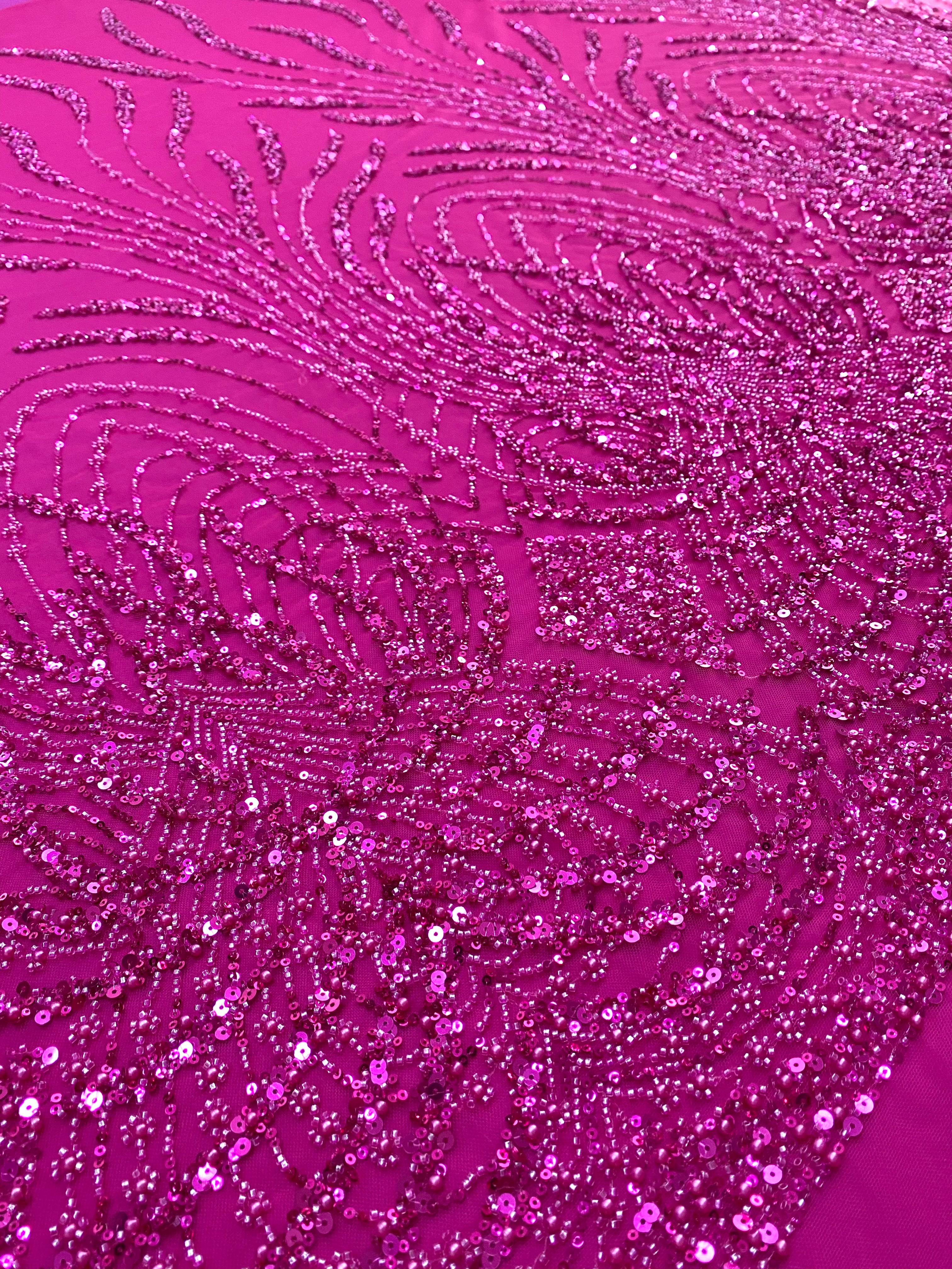 Dantela Couture Fucsia gyöngyökkel, gyöngyökkel és flitterekkel díszített panellel