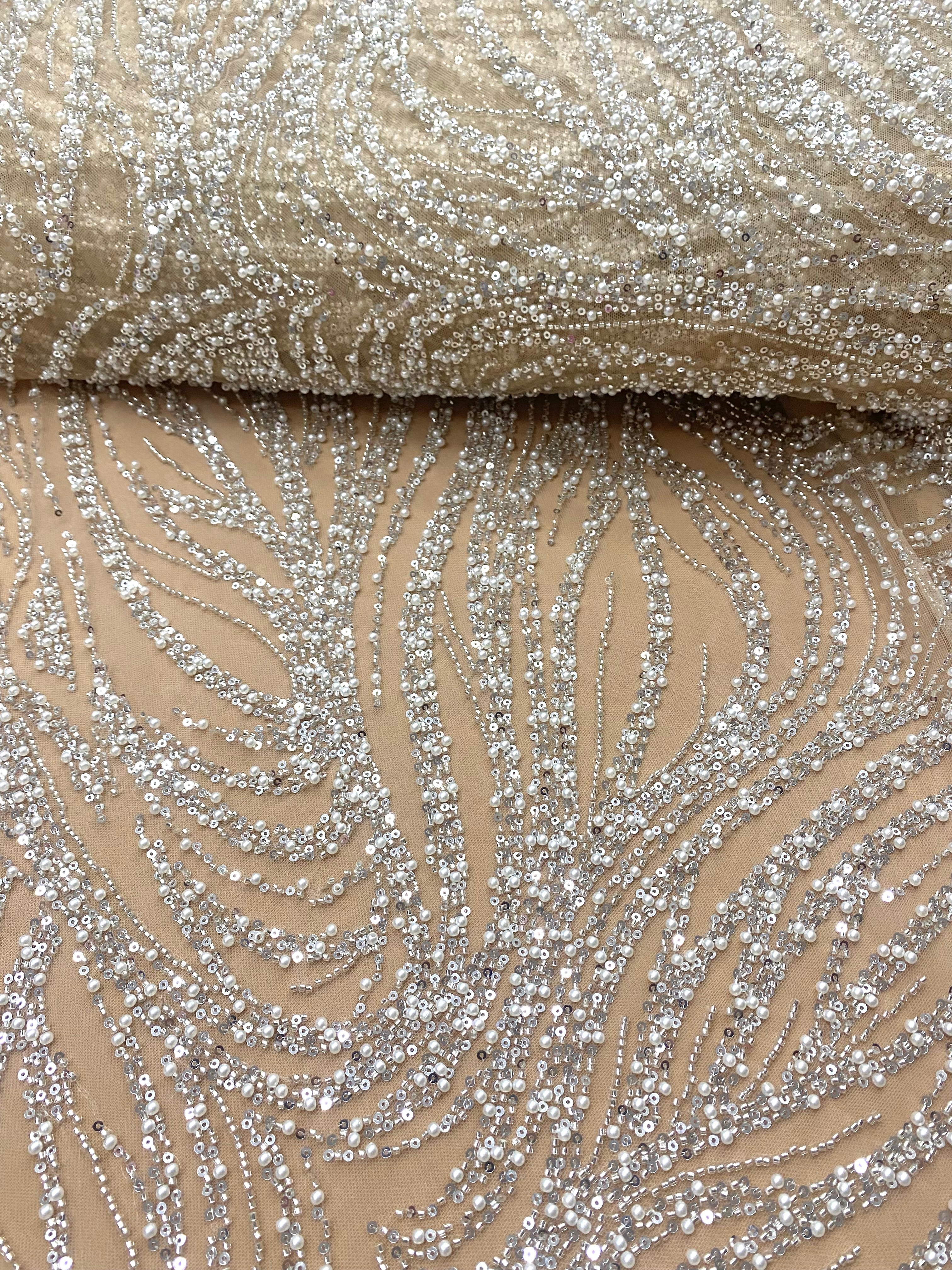 Dantela Couture Argintie pe Tulle Nude cu Model Geometric, cu Perle, Margele si Paiete