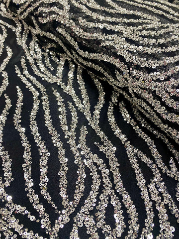 Dantela Couture Argintie pe Tulle Negru cu Siraguri, cu Margele si Paiete