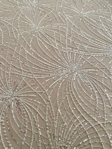 Dantela Couture Ivory geometriai mintával, gyöngyökkel, gyöngyöcskékkel és flitterekkel