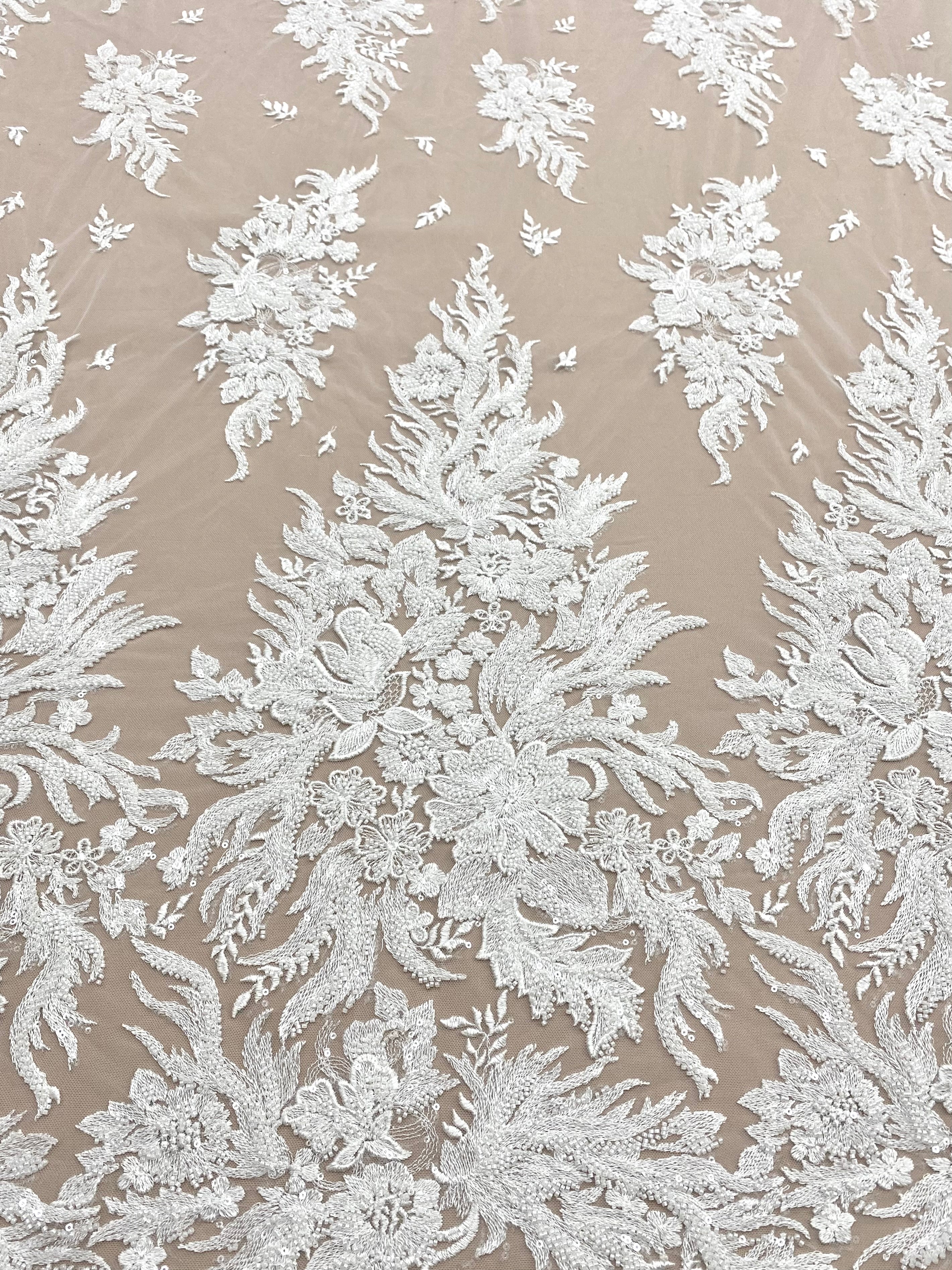 Dantela Couture Ivory virágmintás, gyöngyökkel és flitterekkel