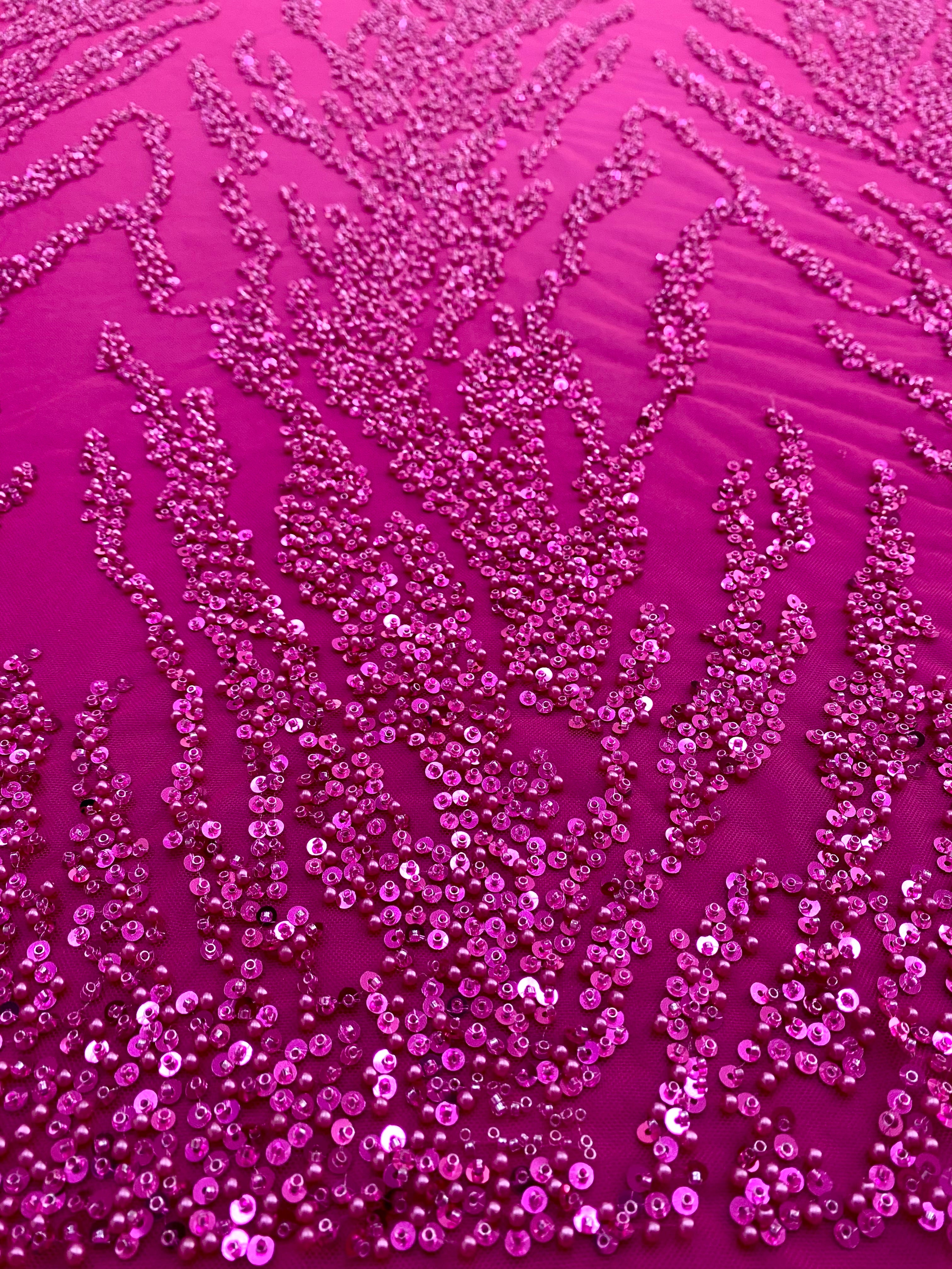 Dantela Couture Fucsia gyöngyökkel, gyöngyökkel és flitterekkel
