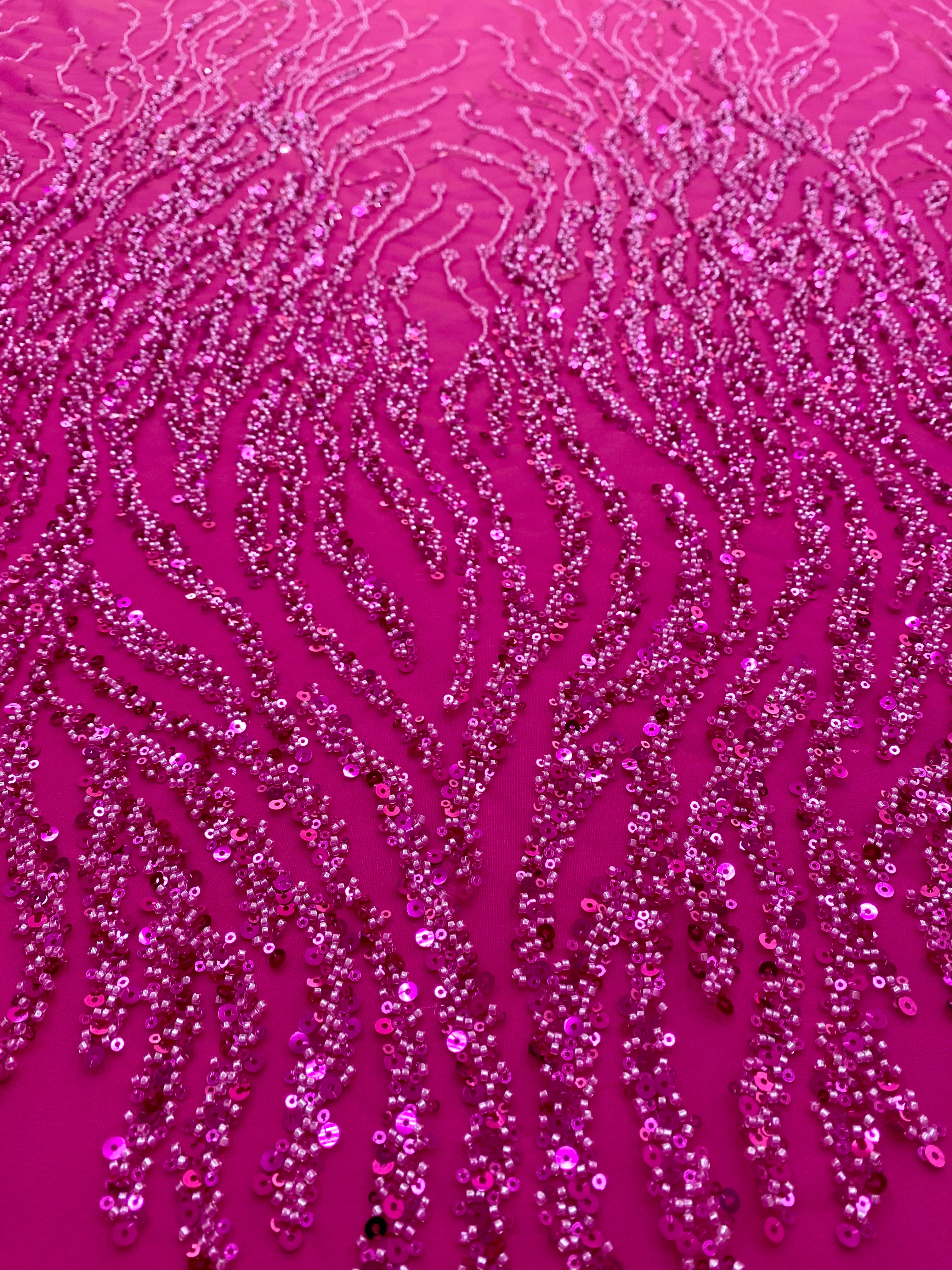 Dantela Couture Fucsia gyöngyökkel és flitterekkel, szálakkal