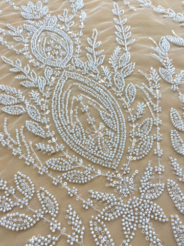 Dantela Couture Ivory szimmetrikus mintával, gyöngyökkel és flitterekkel