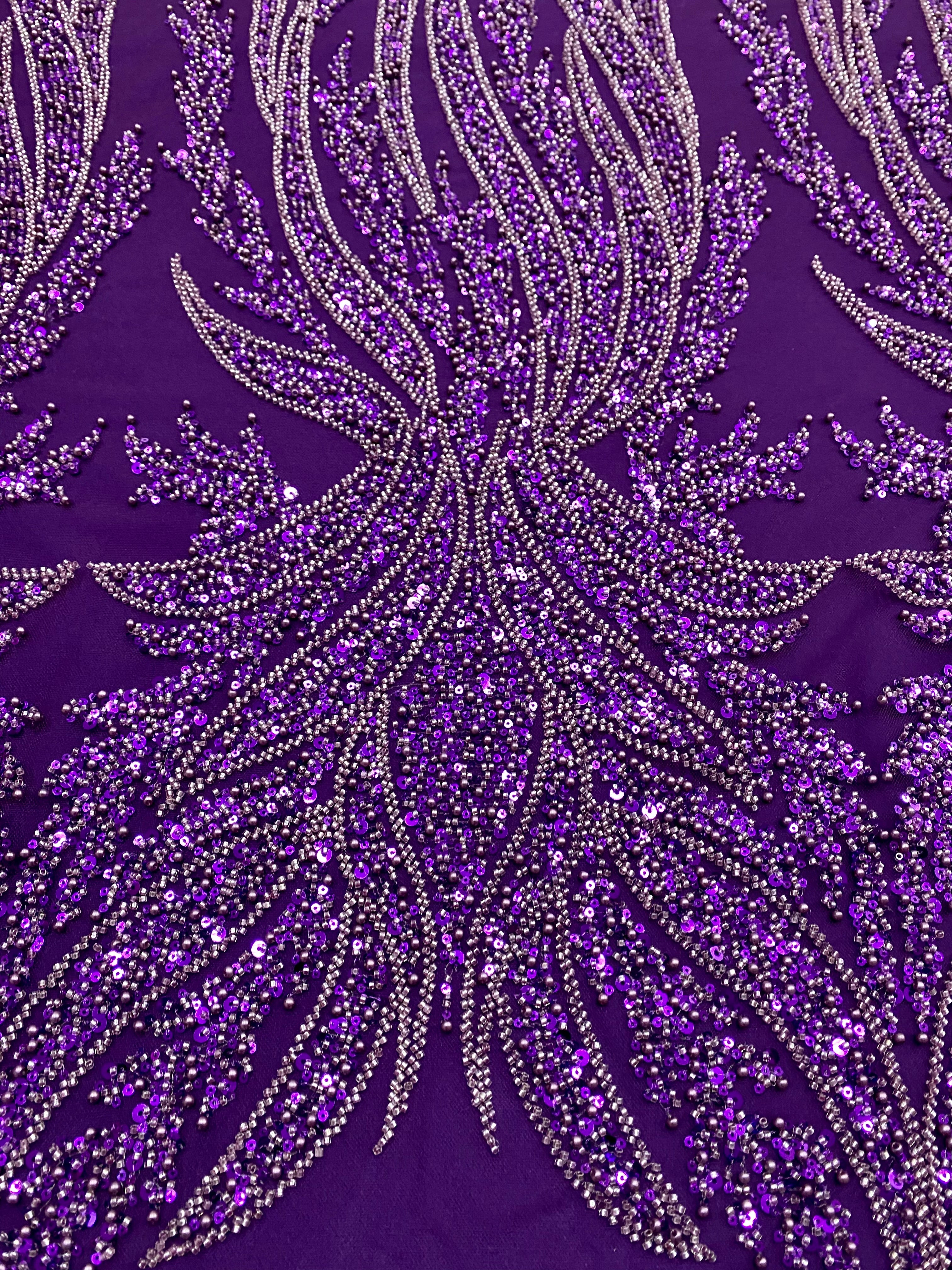 Sötétlila Couture Csipke Panellel, Gyöngyökkel, Gyöngyökkel és Flitterekkel