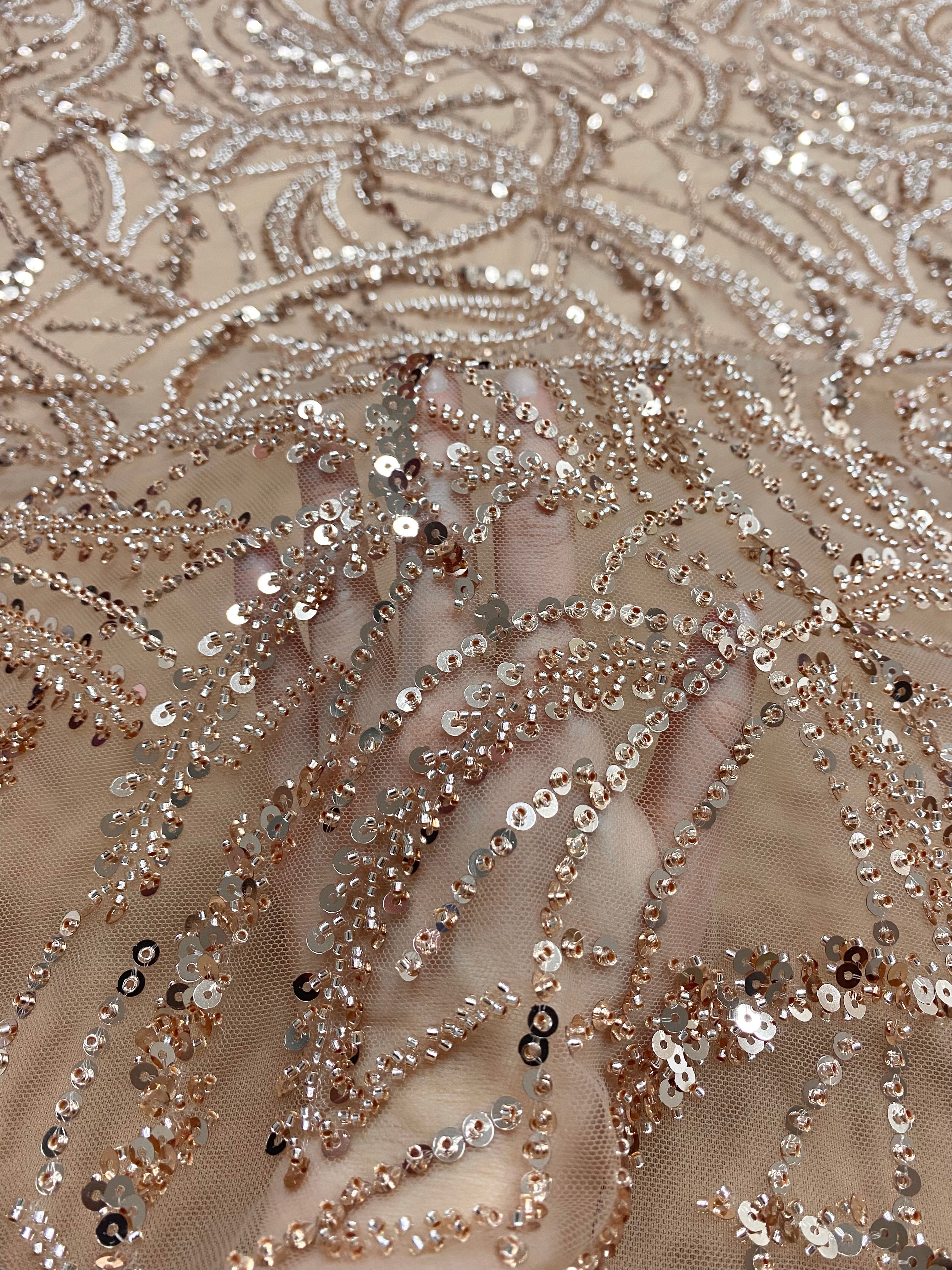 Dantela Couture Auriu Rose cu Model Geometric, Margele si Paiete