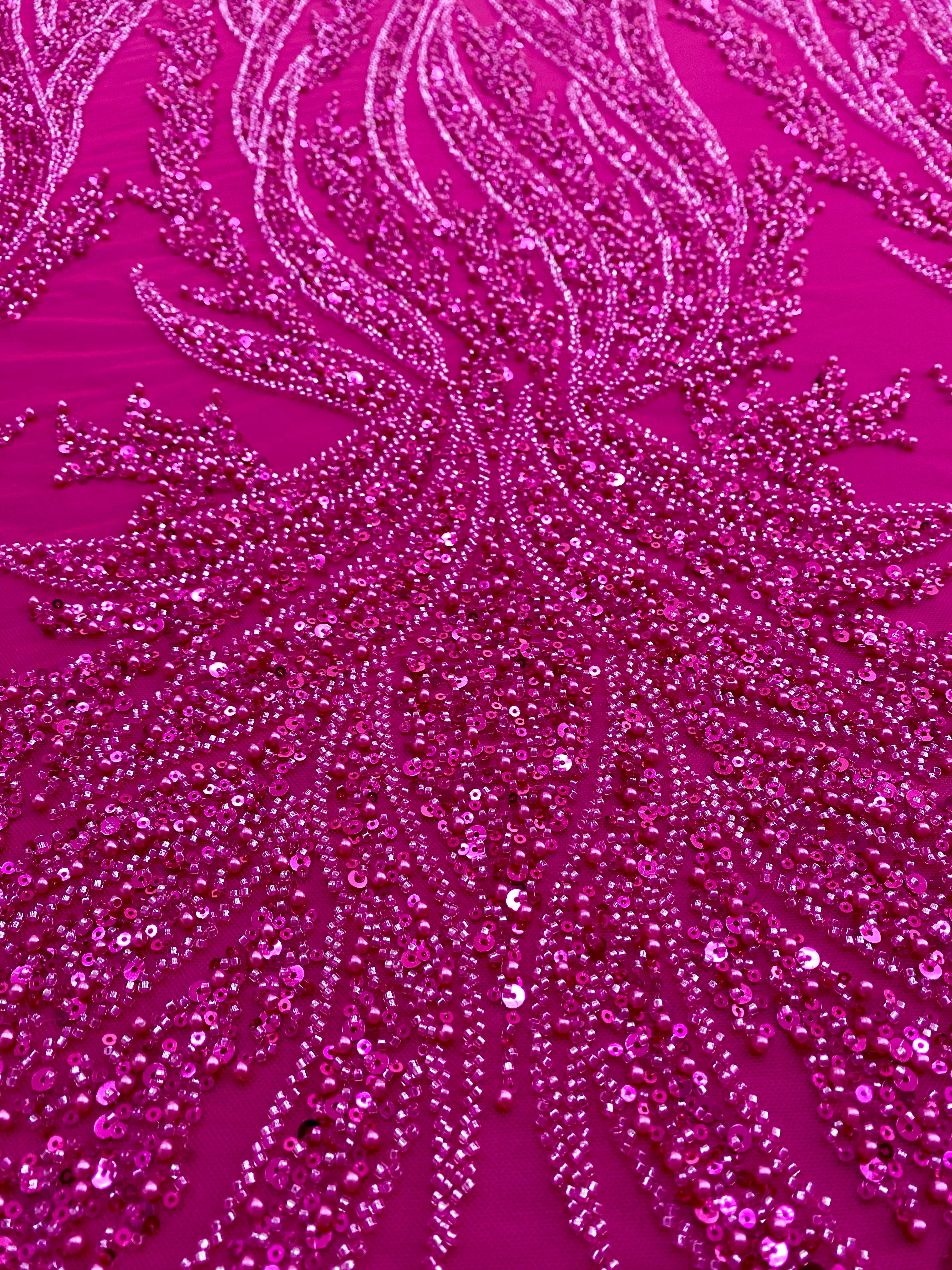Dantela Couture Fucsia gyöngyökkel, gyöngyökkel és flitterekkel díszített panellel
