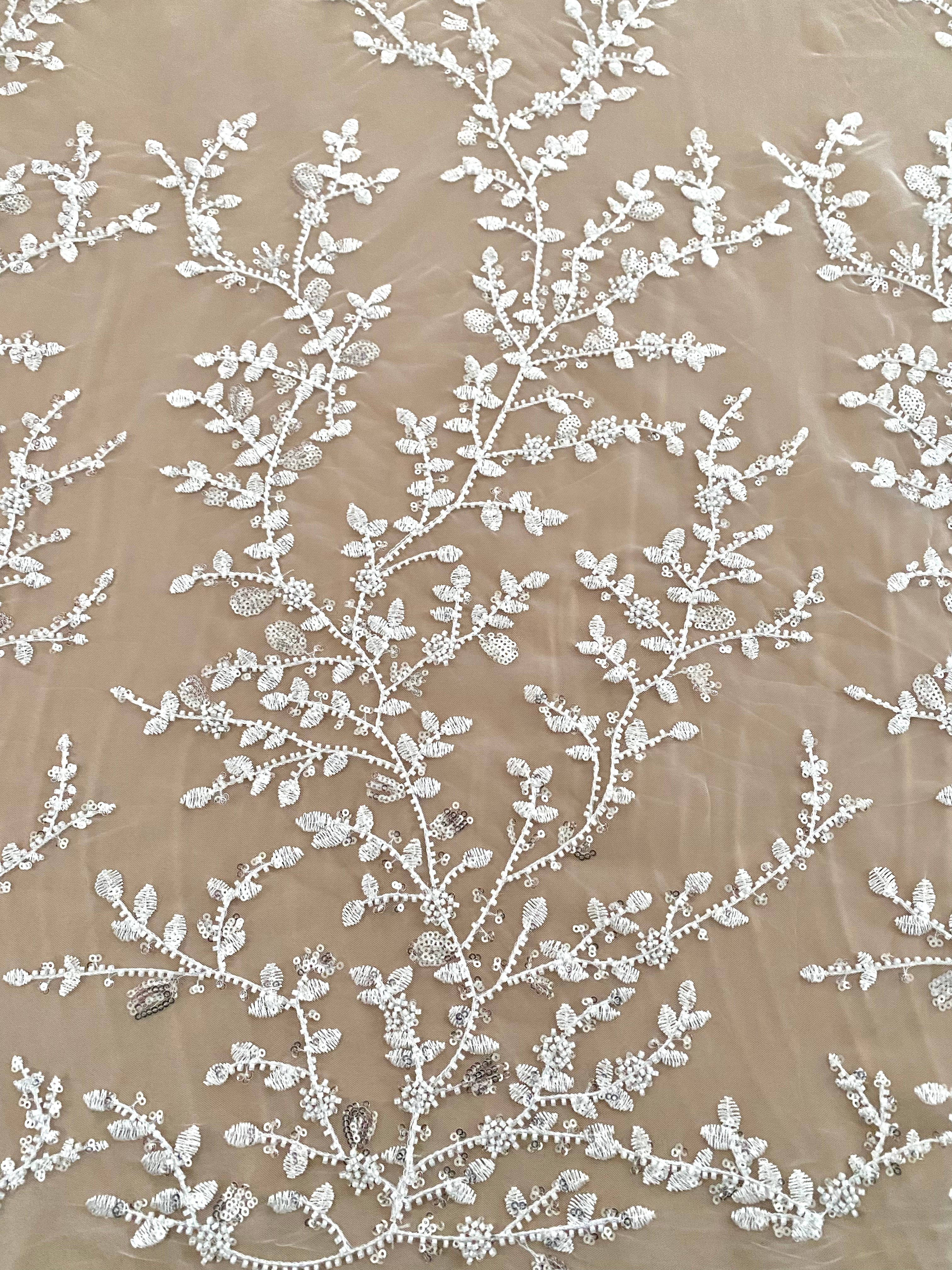 Dantela Couture Ivory virágmintás, gyöngyökkel és flitterekkel