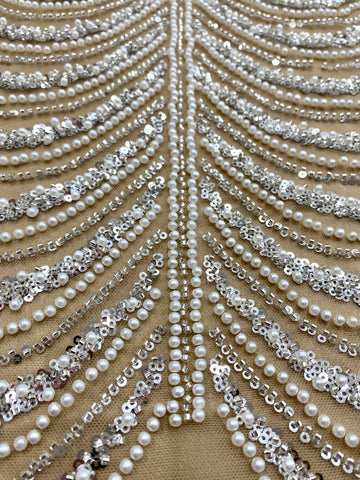 Ezüst Couture Csipke Nude Tüllön Geometriai Mintával, Gyöngyökkel, Gyöngyökkel és Flitterekkel