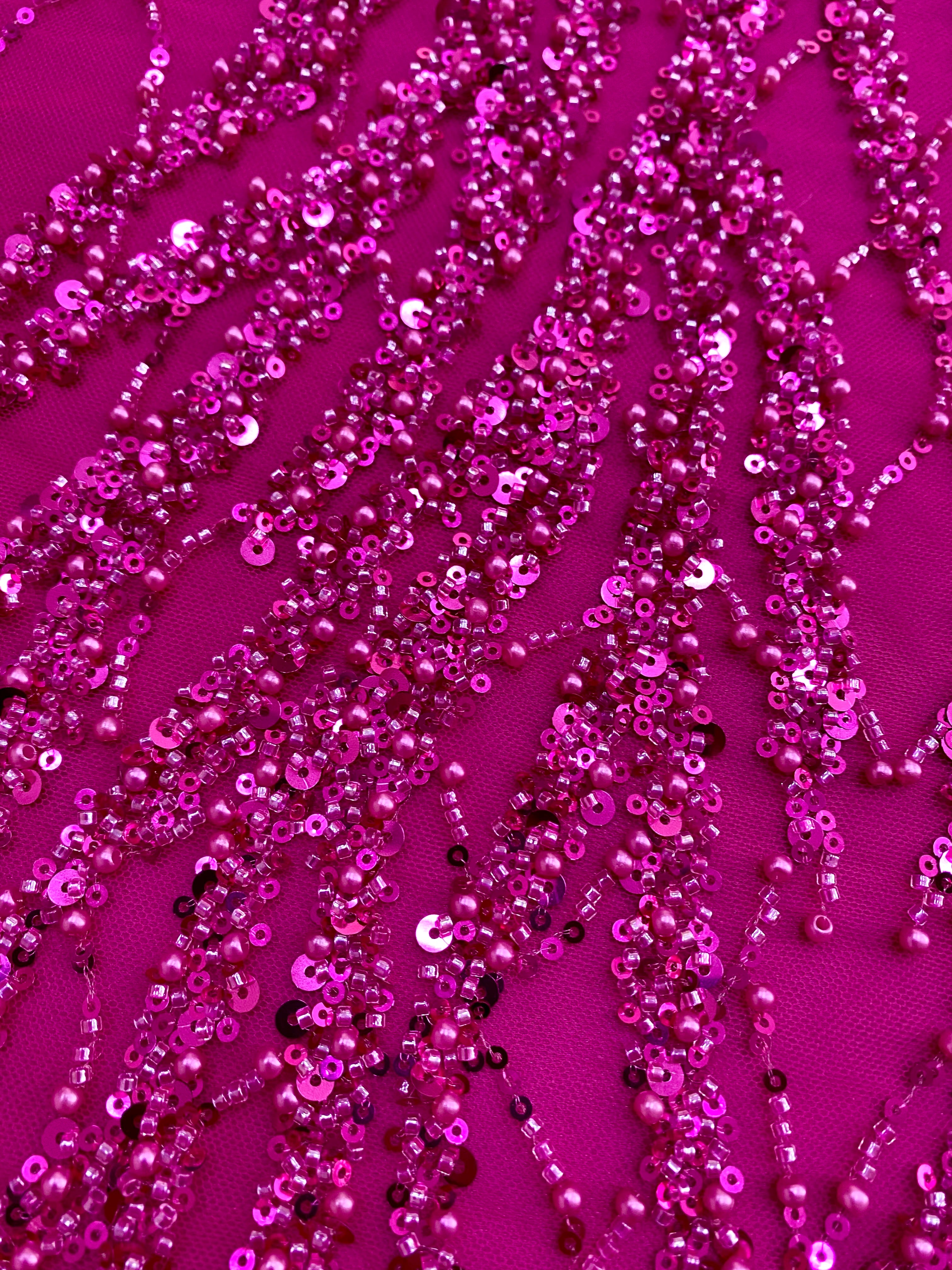 Dantela Couture Fucsia gyöngysorokkal, gyöngyökkel és flitterekkel