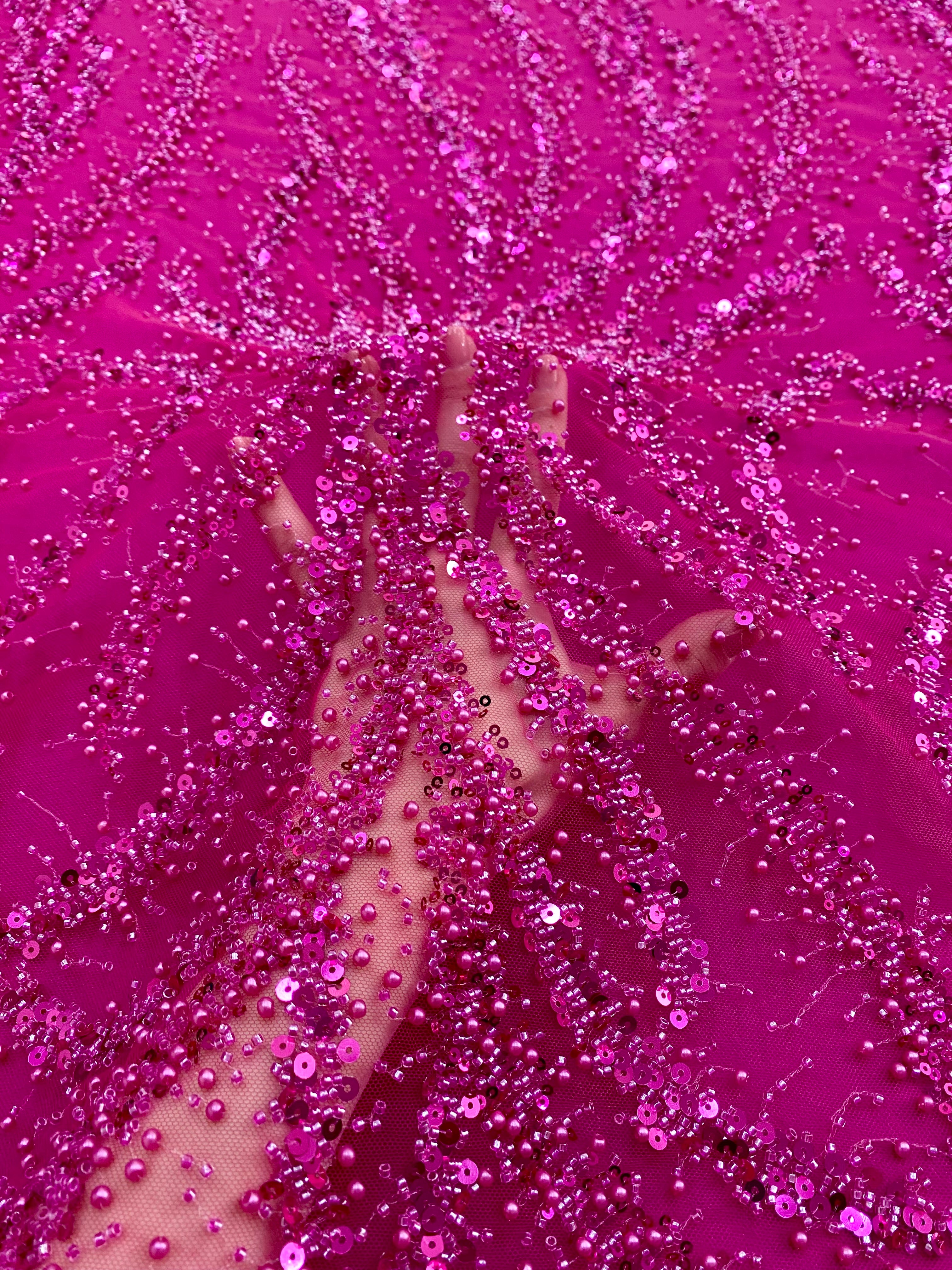 Dantela Couture Fucsia gyöngyökkel, gyöngyökkel és flitterekkel