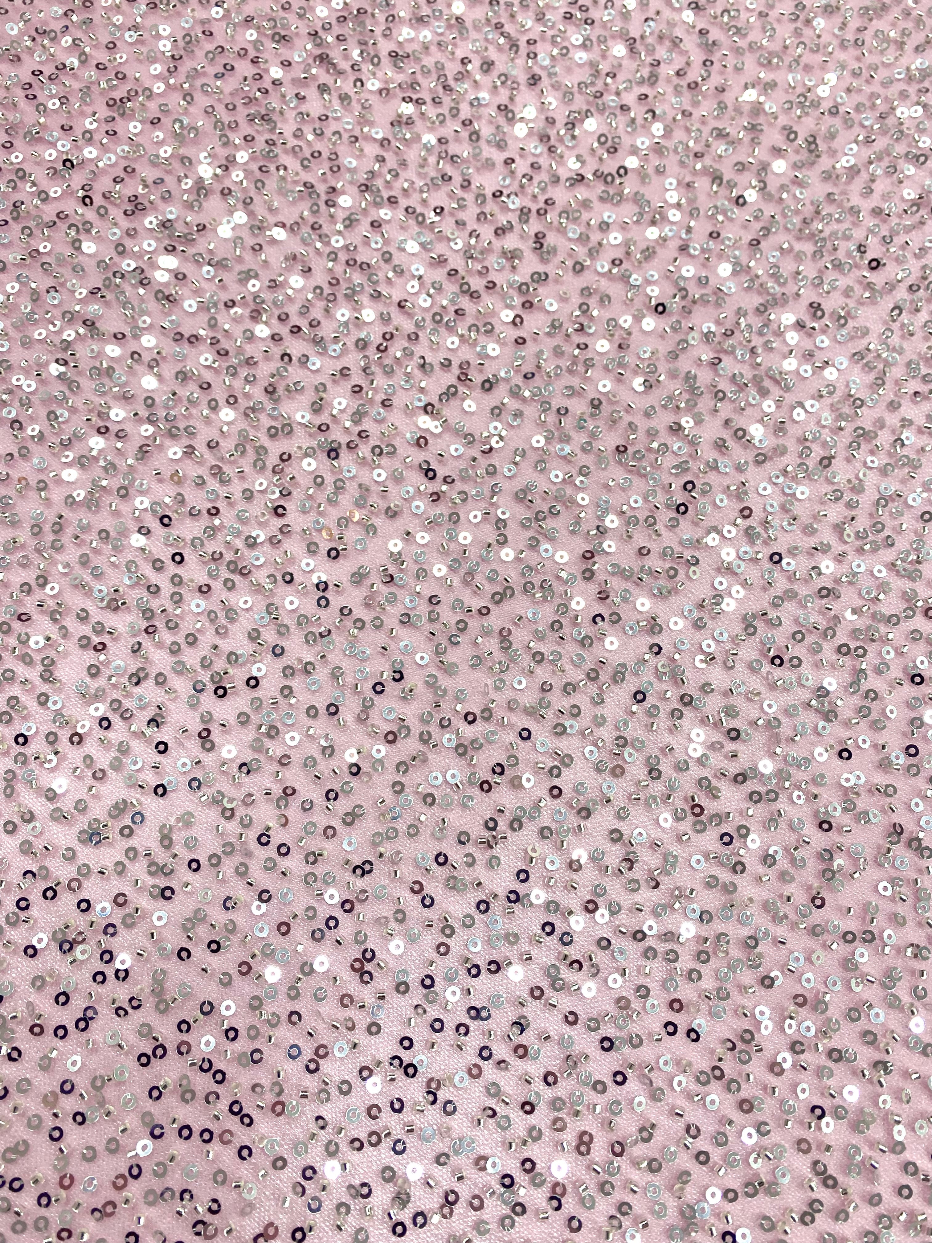 Dantela Couture Argintie pe Tulle Roz cu Model General, cu Margele si Paiete