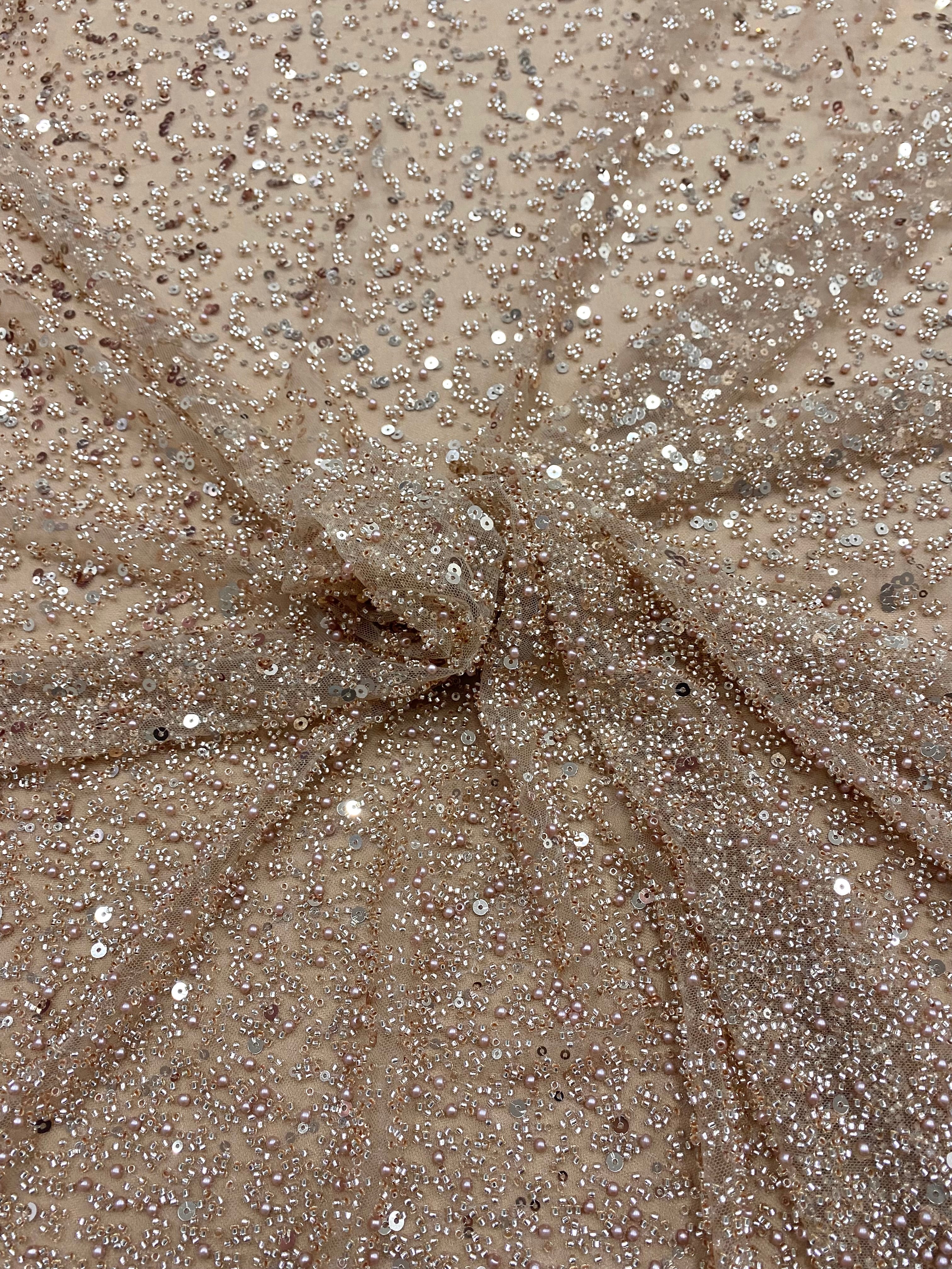 Csipke Couture arany rózsaszín átmenetes, gyöngyökkel, gyöngyökkel és flitterekkel