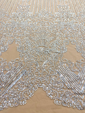 Csipke Couture ezüst tüllön, nude alapon, geometrikus mintával, gyöngyökkel, gyöngy díszítéssel és flitterekkel