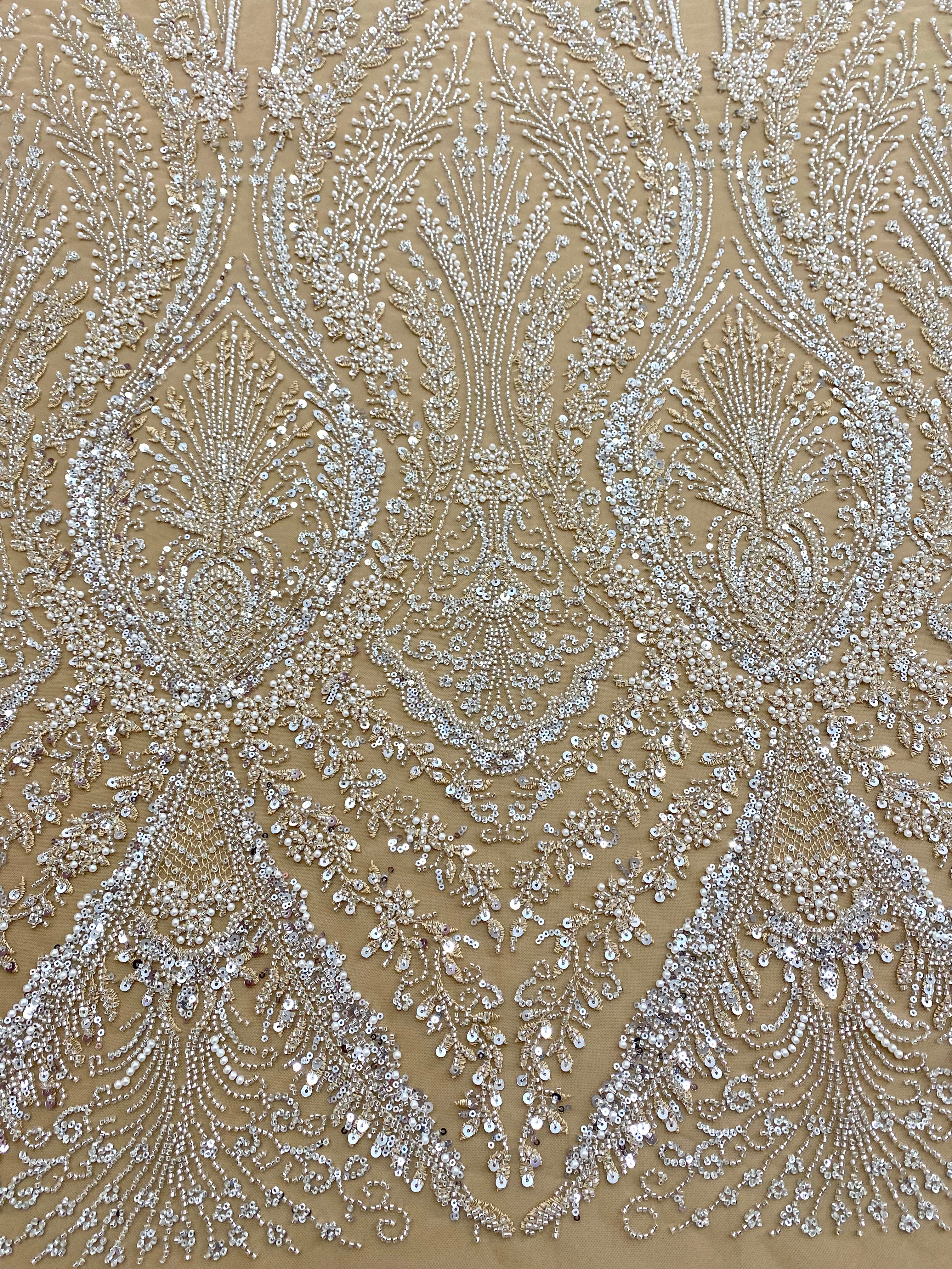 Dantela Couture Argintie pe Tulle Nude cu Model Geometric, cu Perle, Margele si Paiete