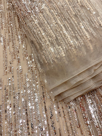 Dantela Couture Arany Rose lineáris mintával, gyöngyökkel és flitterekkel