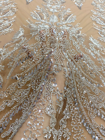 Csipke Couture ezüst tüll nude alapon, virágmintával, gyöngyökkel és flitterekkel