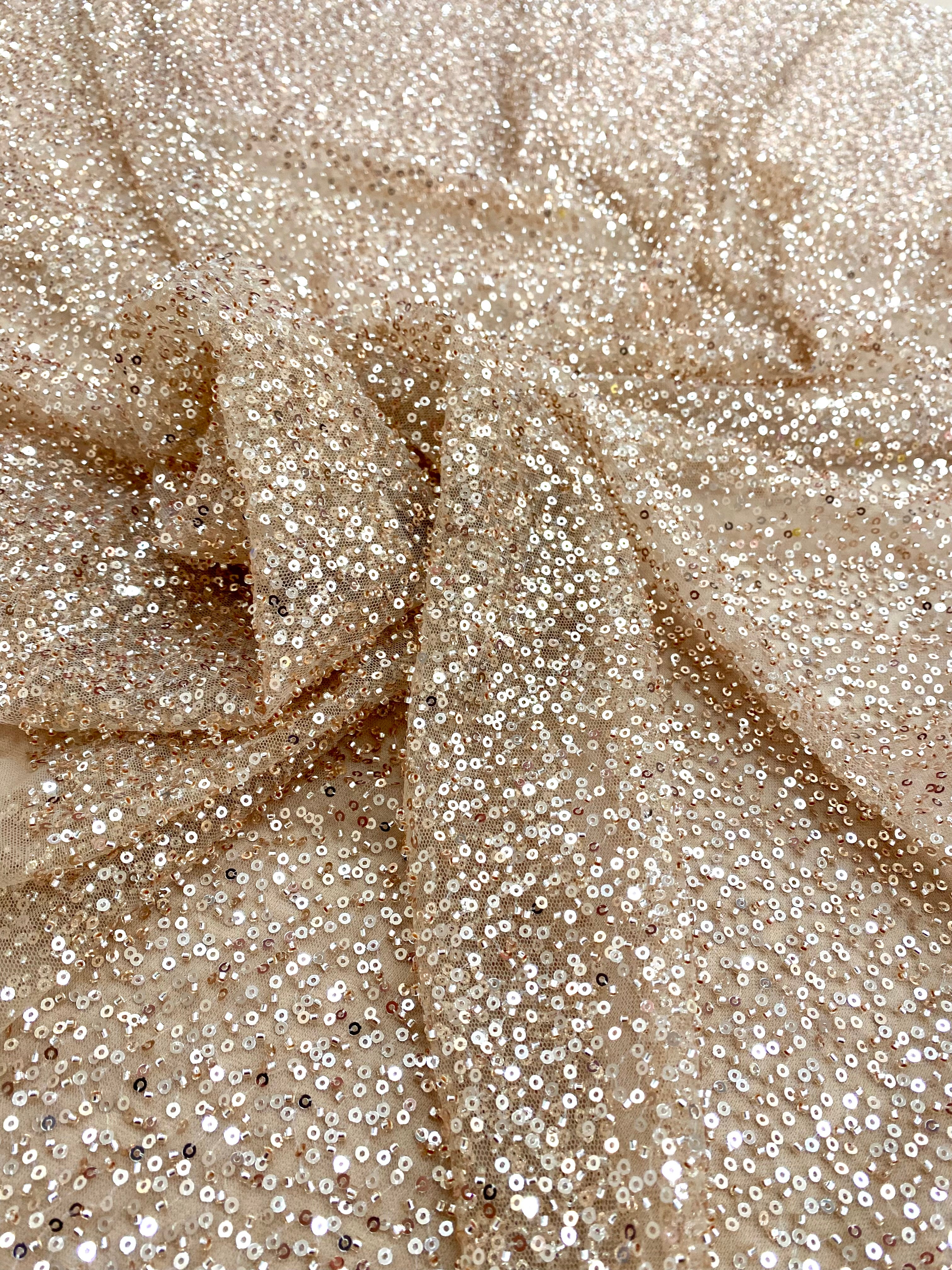 Dantela Couture Auriu Rose cu Model General, cu Margele si Paiete