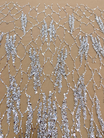 Dantela Couture Argintie pe Tulle Nude cu Siraguri cu Perle, Margele si Paiete