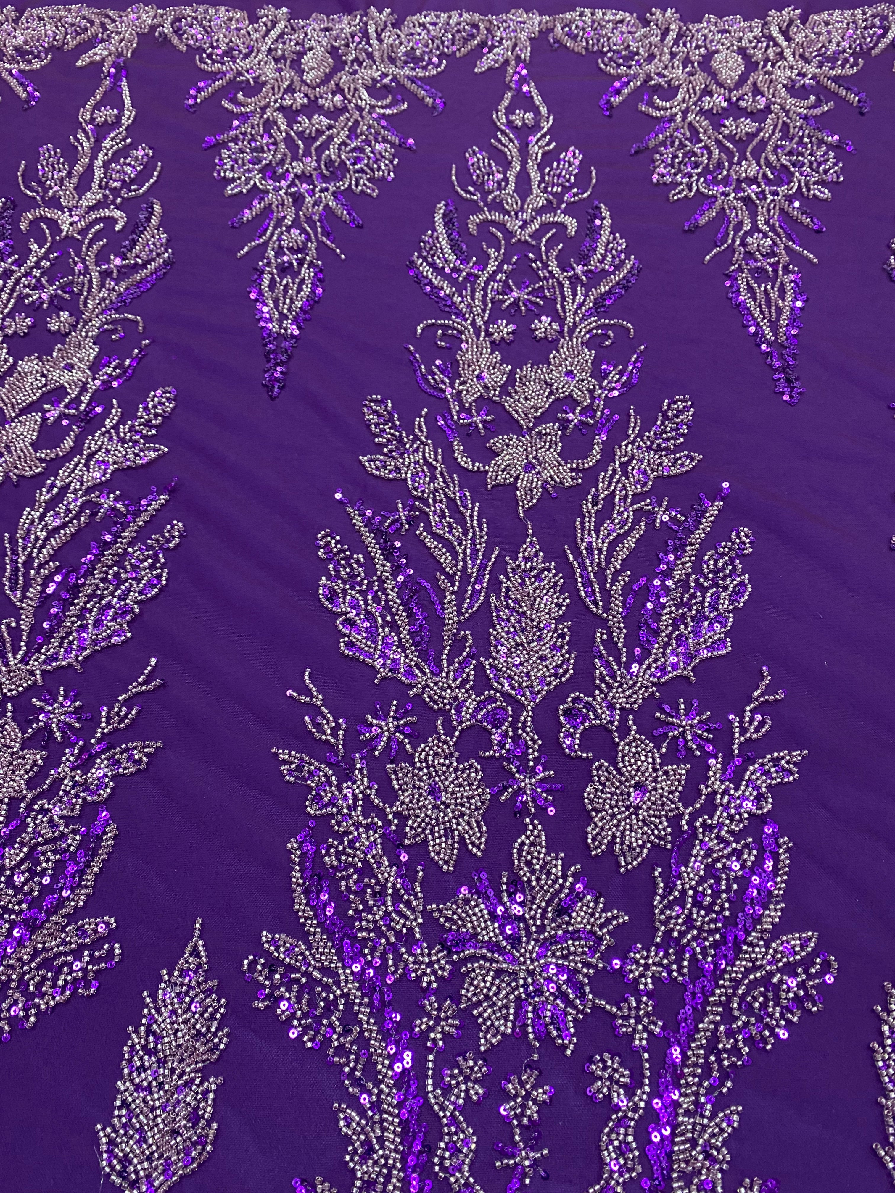 Sötétlila Couture csipke virágmintával, gyöngyökkel és flitterekkel
