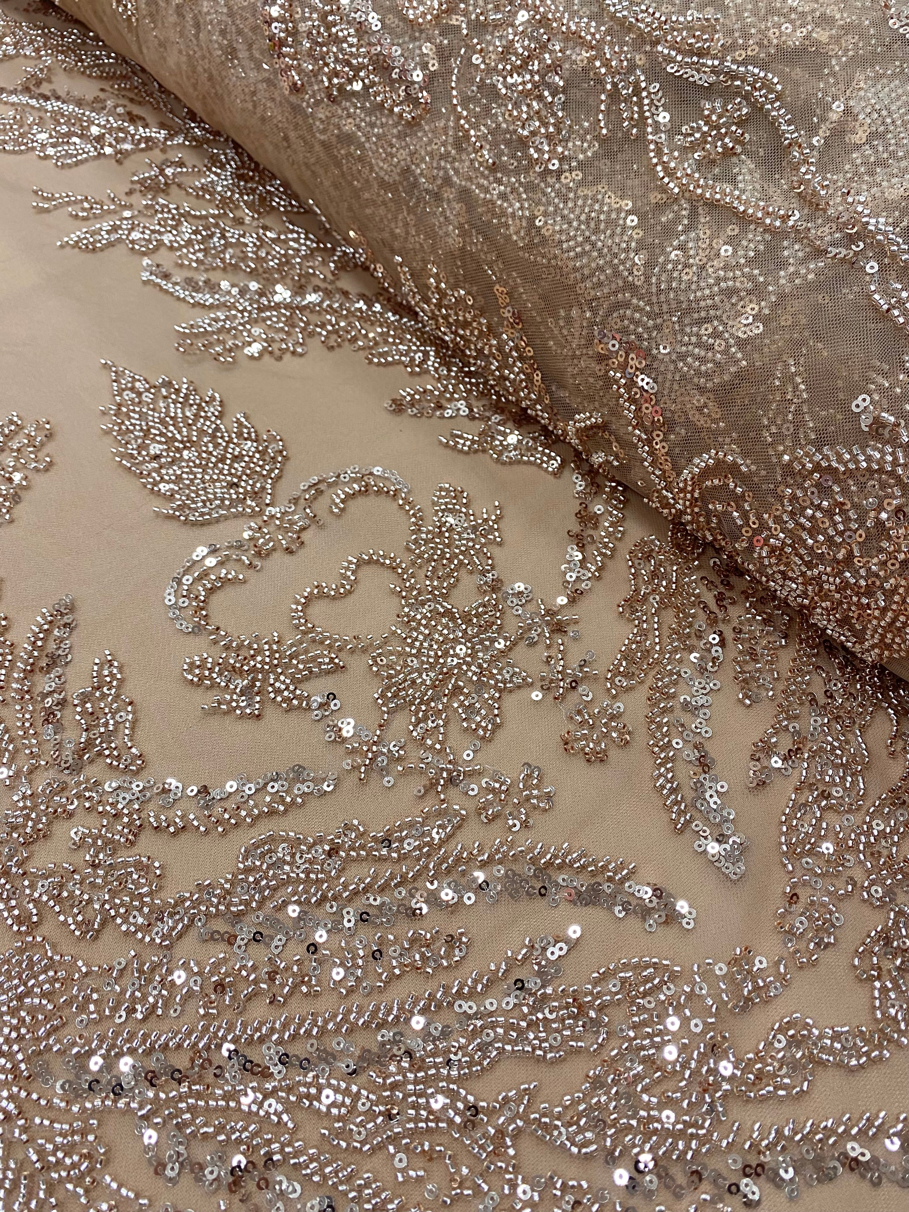 Csipke Couture Arany Rózsa Virágmintával, Gyöngyökkel és Flitterekkel