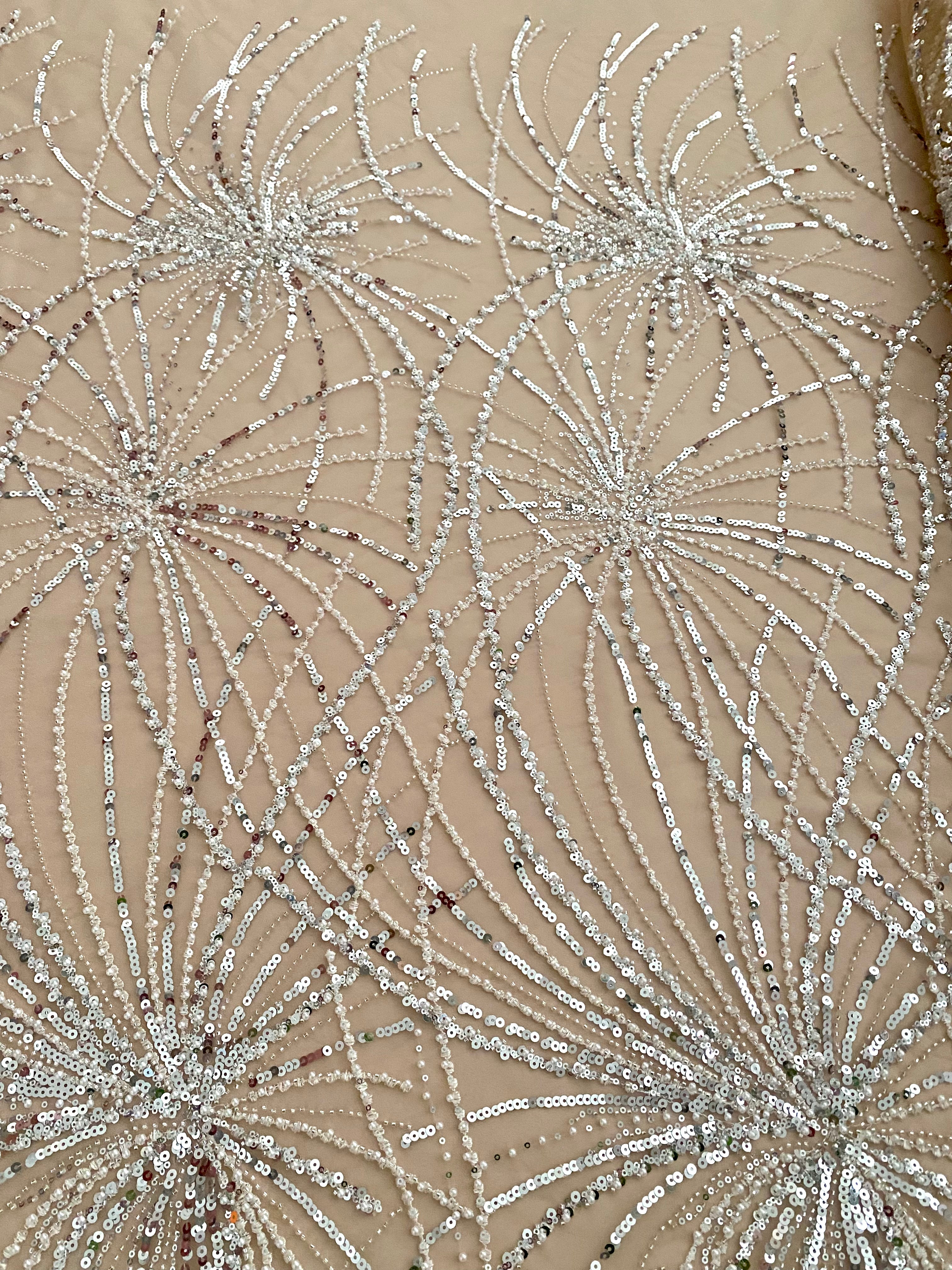 Dantela Couture Argintie cu Tulle Nude cu Model Geometric, cu Perle, Margele si Paiete