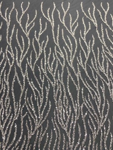 Csipke Couture ezüst tüllön antracit színben, gyöngy- és flitterfüzérekkel, gyöngyökkel és flitterekkel