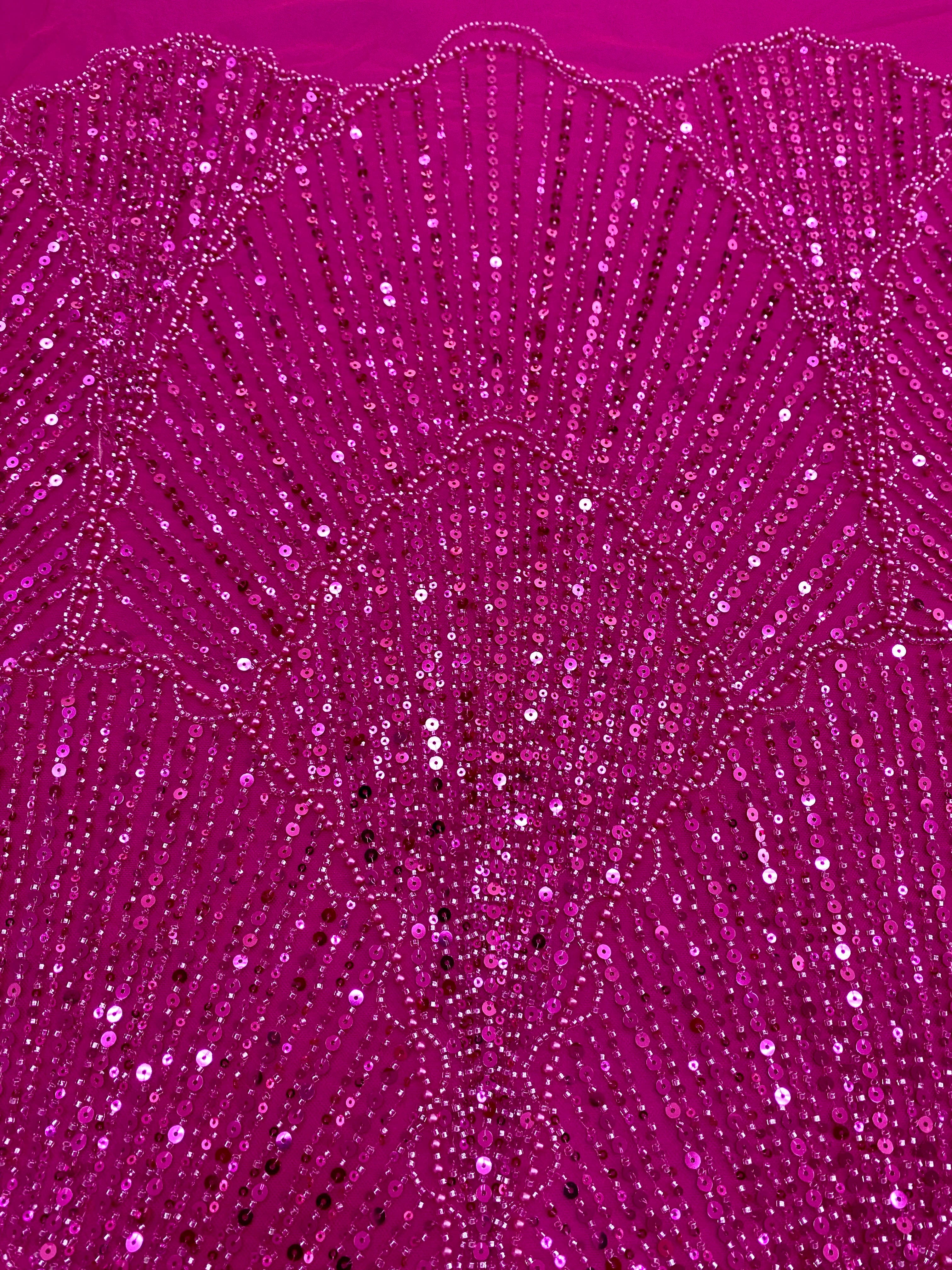 Dantela Couture Fucsia geometriai mintával, gyöngyökkel, gyöngyöcskékkel és flitterekkel