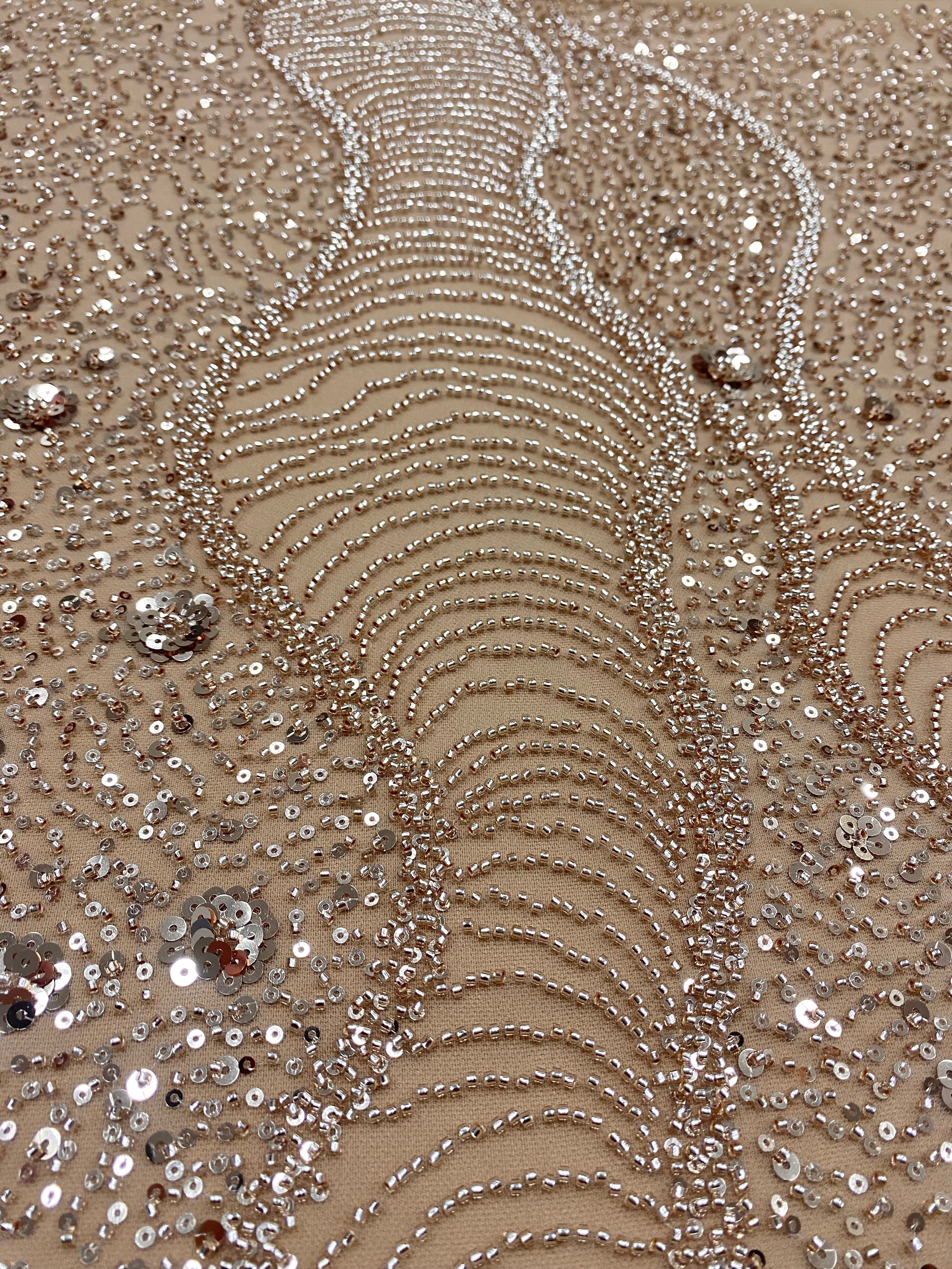 Dantela Couture Arany Rose geometriai mintával és virágokkal, gyöngyökkel és flitterekkel